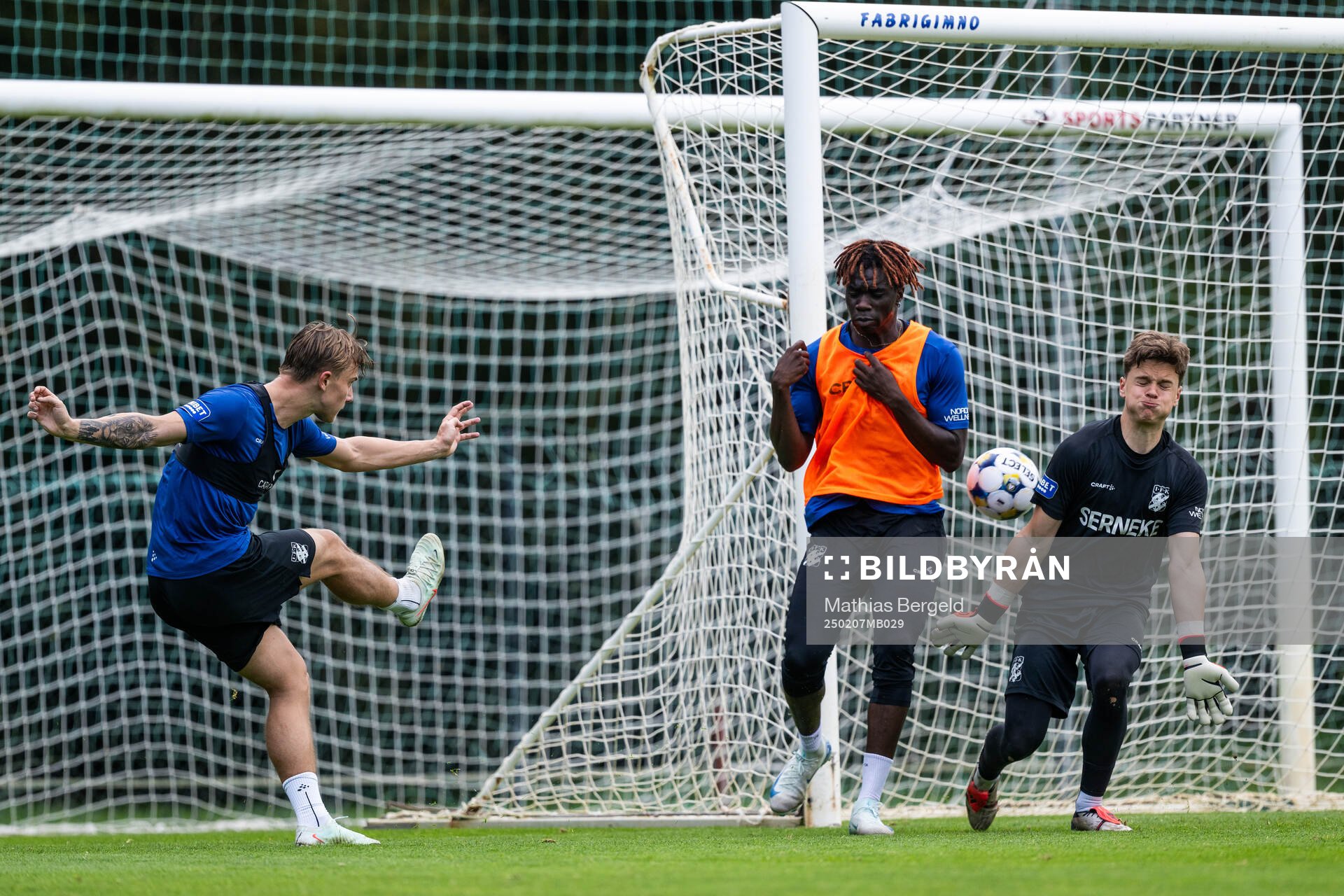 Linus Carlstrand, Rockson Yeboah och målvakt Linus Dahlgren