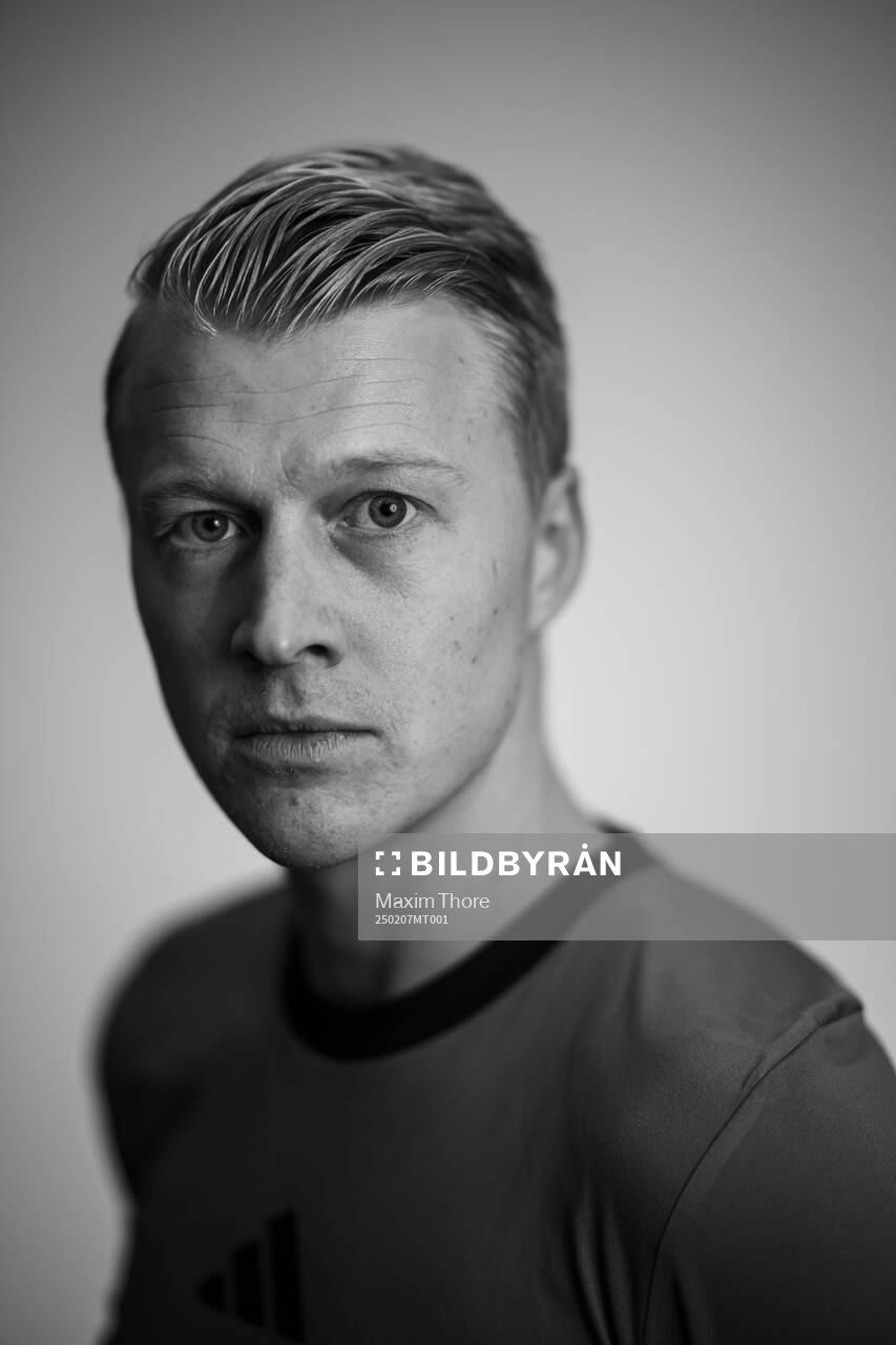 Domare Adam Ladebäck poserar för ett porträtt under en fotografering med Svenska Fotbollförbundet den 7 februari 2025 i Stockholm. 