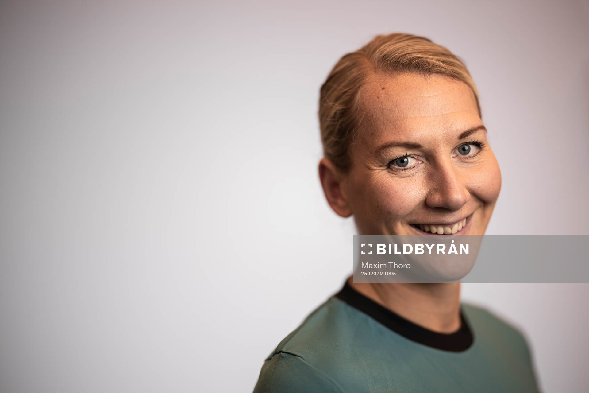 Domare Tess Olofsson poserar för ett porträtt under en fotografering med Svenska Fotbollförbundet den 7 februari 2025 i Stockholm. 