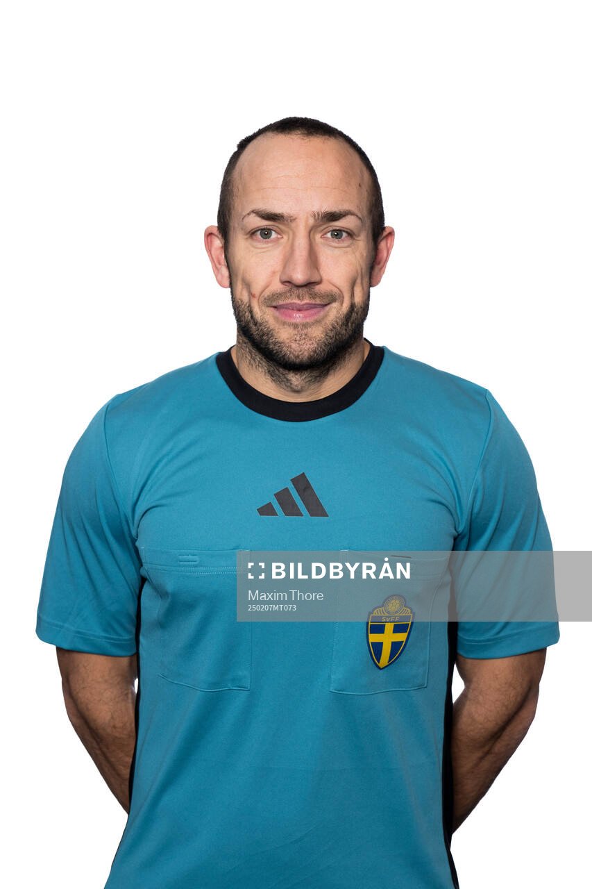 Domare Kaspar Sjöberg poserar för ett porträtt under en fotografering med Svenska Fotbollförbundet den 7 februari 2025 i Stockholm. 