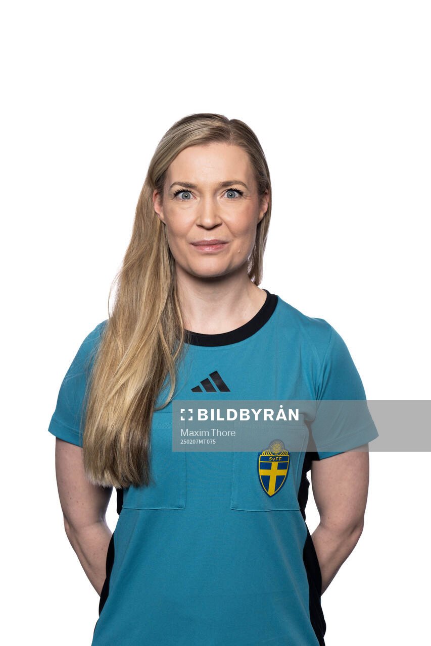 Domare Camilla Stendahl poserar för ett porträtt under en fotografering med Svenska Fotbollförbundet den 7 februari 2025 i Stockholm. 
