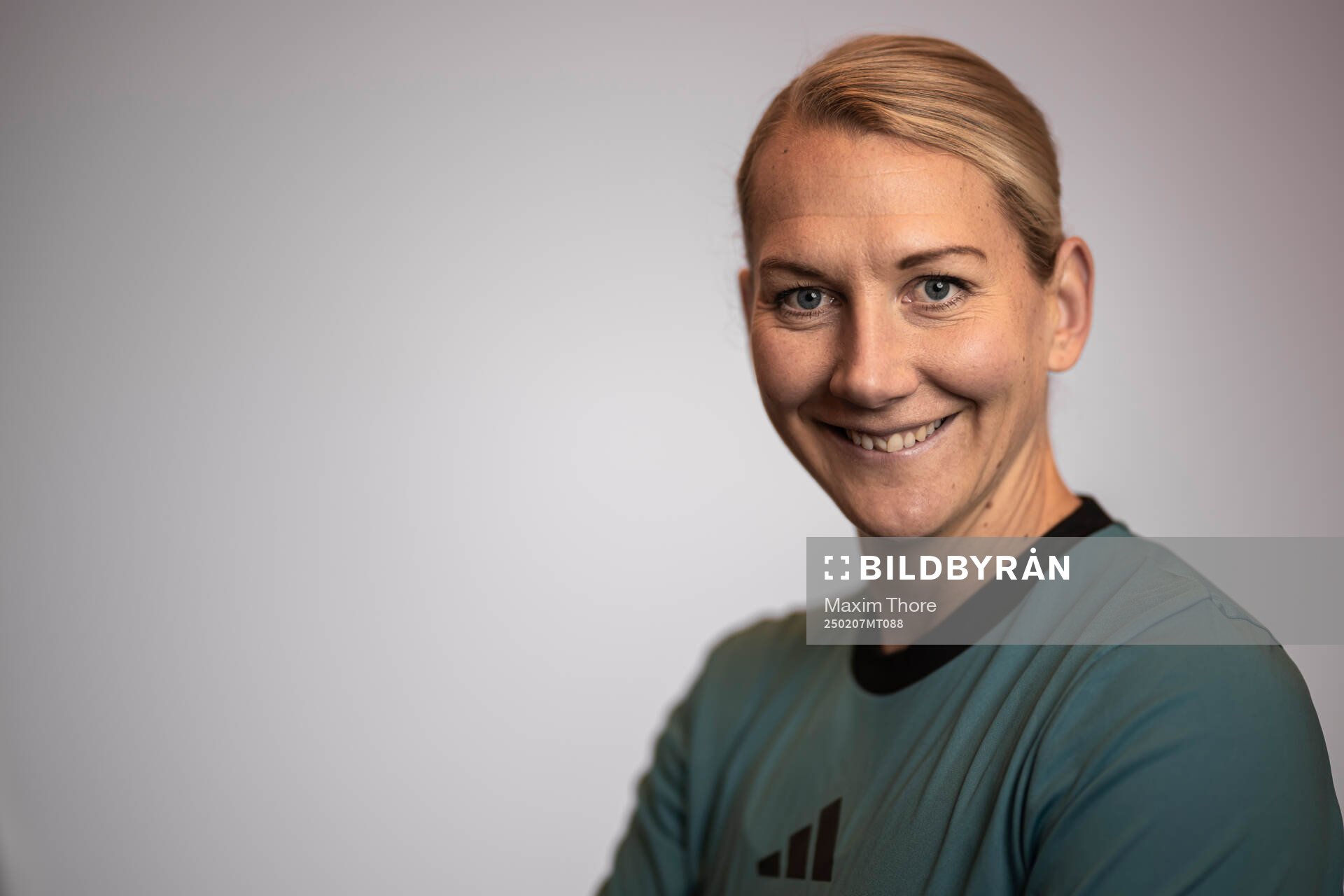 Domare Tess Olofsson poserar för ett porträtt under en fotografering med Svenska Fotbollförbundet den 7 februari 2025 i Stockholm. 