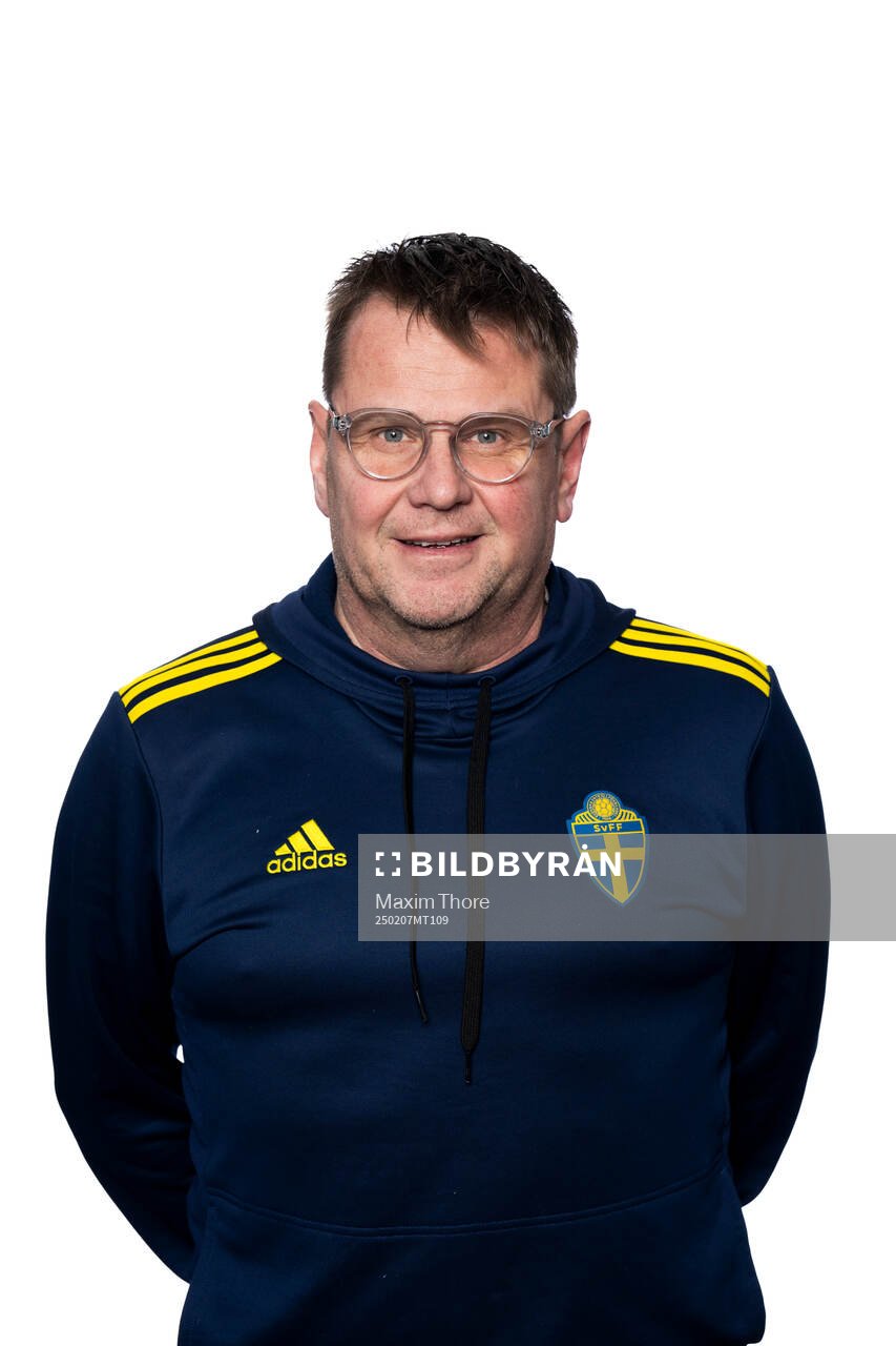 Ordförande domarkommittén Peter Stefansson poserar för ett porträtt under en fotografering med Svenska Fotbollförbundet den 7 februari 2025 i Stockholm.