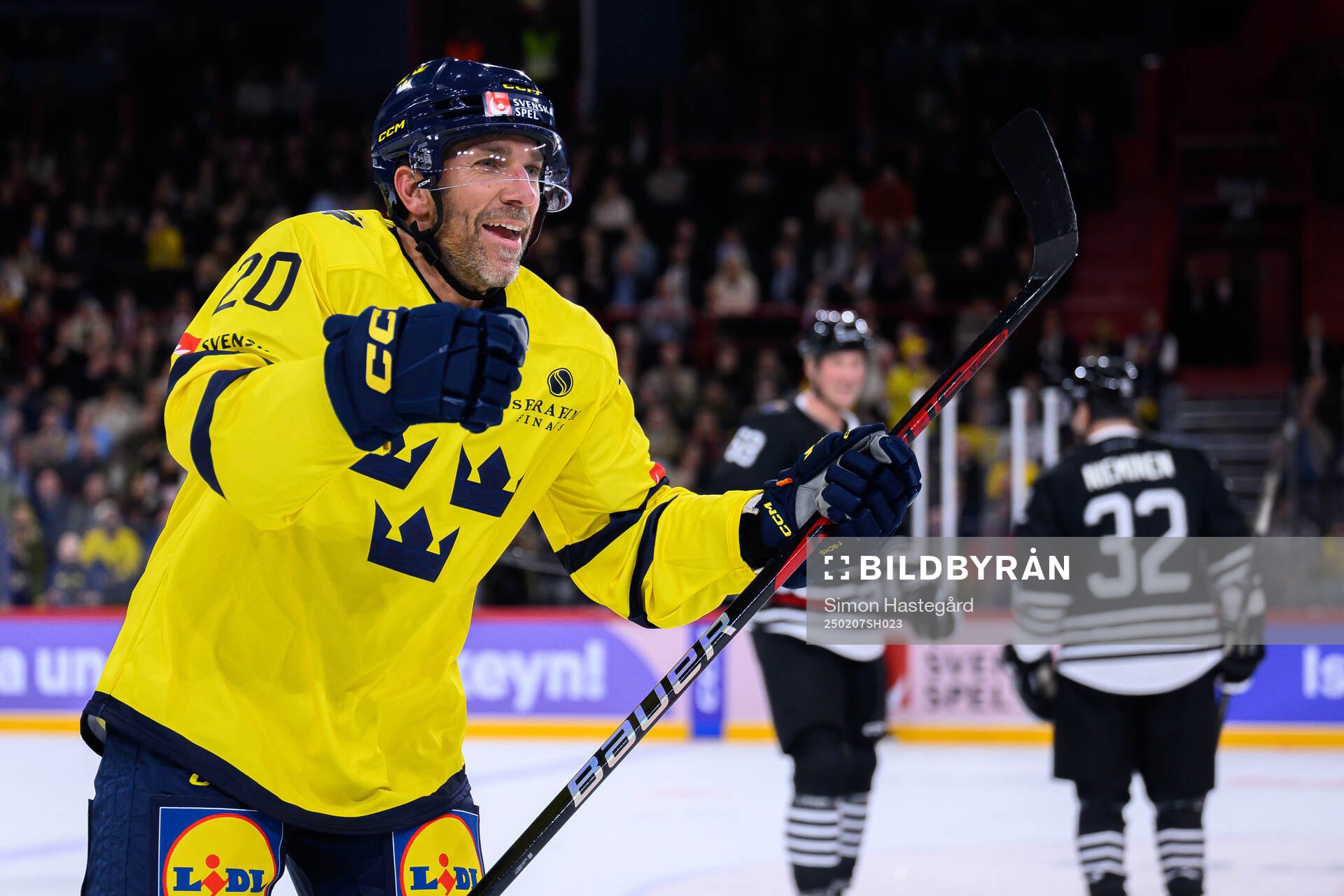 Joel Lundqvist of Tre Kronor Legends celebrates