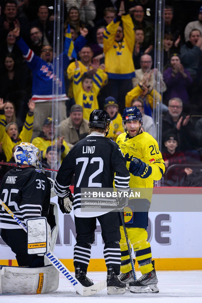 Joel Lundqvist of Tre Kronor Legends celebrates