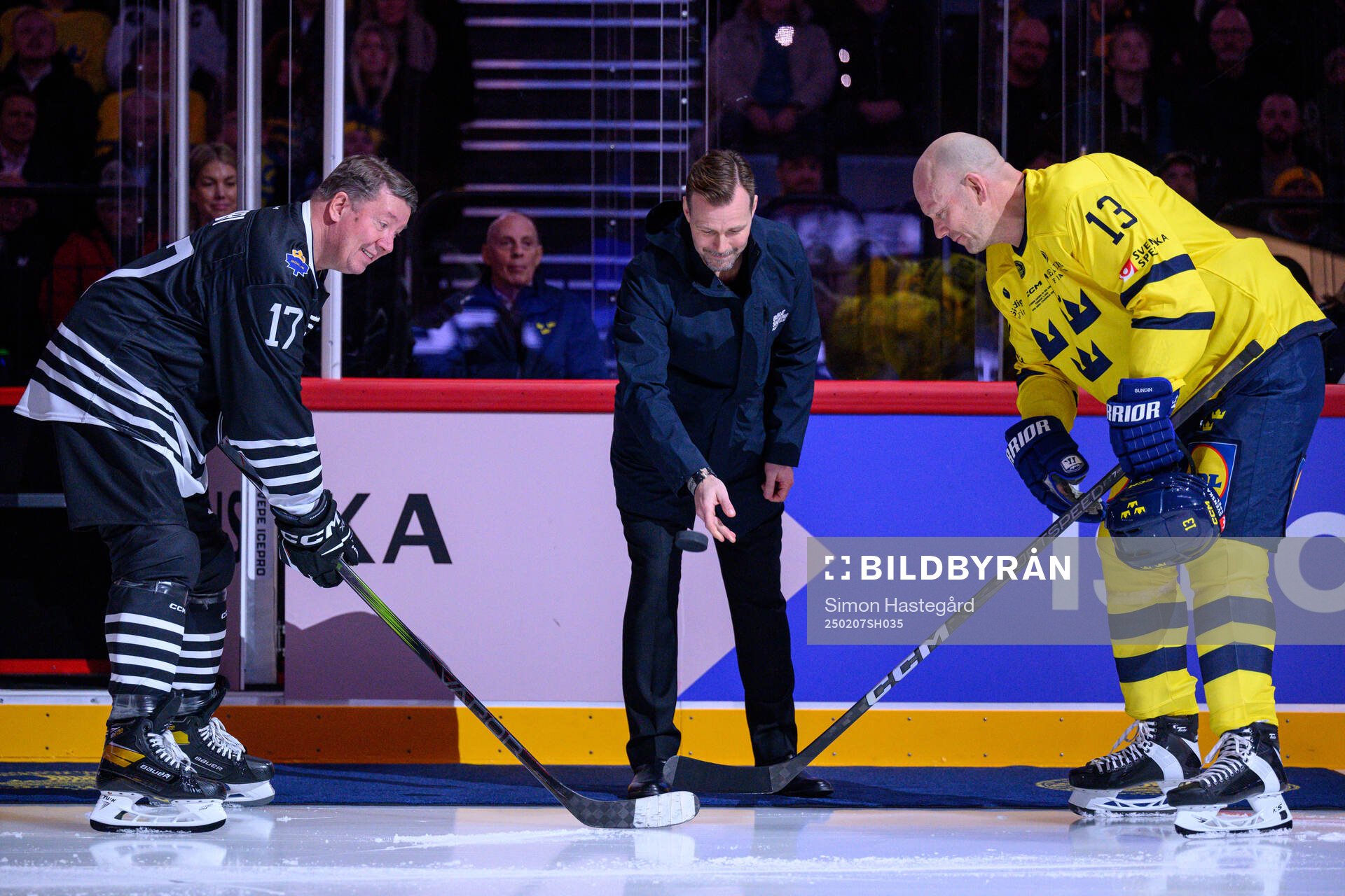 Ceremonial first puck with Anders Salming, Jari Kurri of