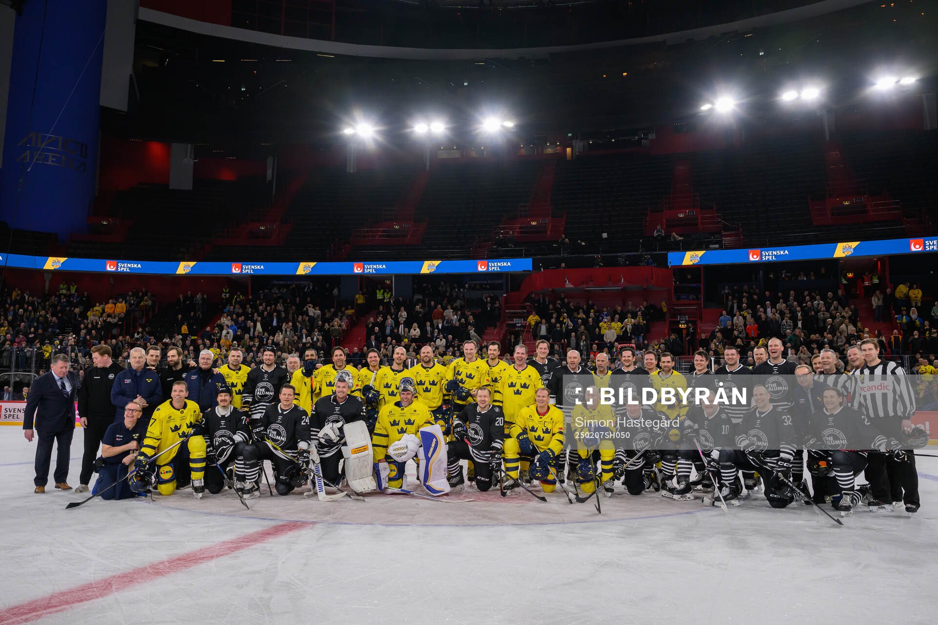 Players of NHL Alumni and Tre Kronor Legends  pose for a