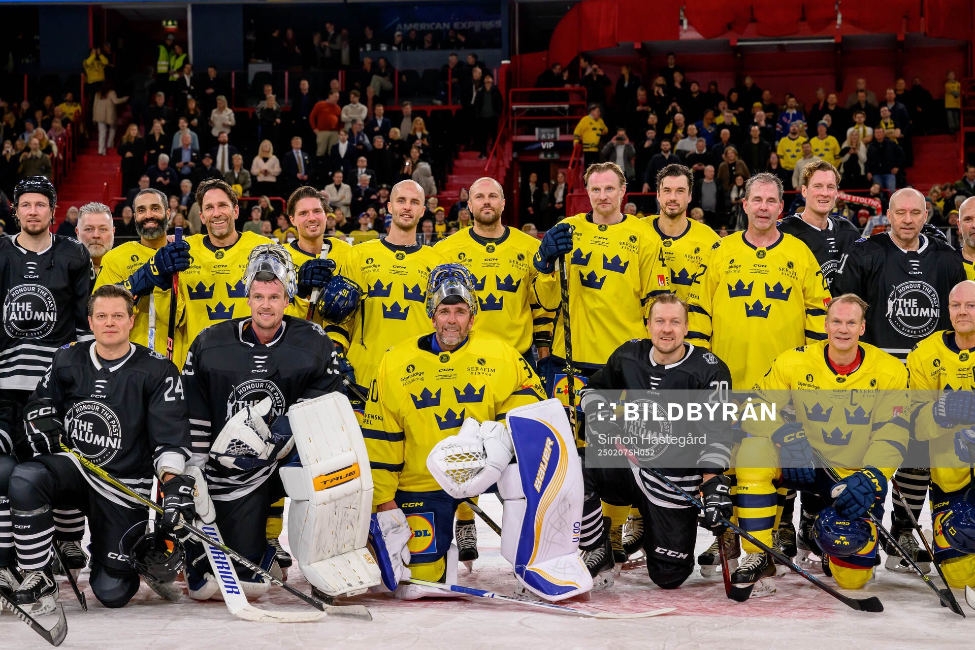 Players of NHL Alumni and Tre Kronor Legends  pose for a