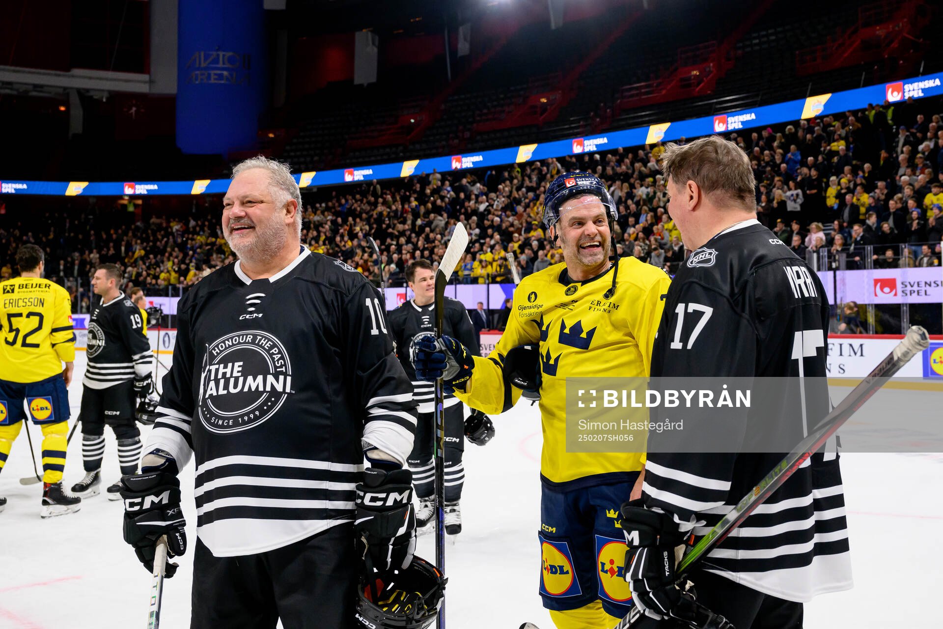 Esa Tikkanen and Jari Kurri of NHL Alumni with Niklas