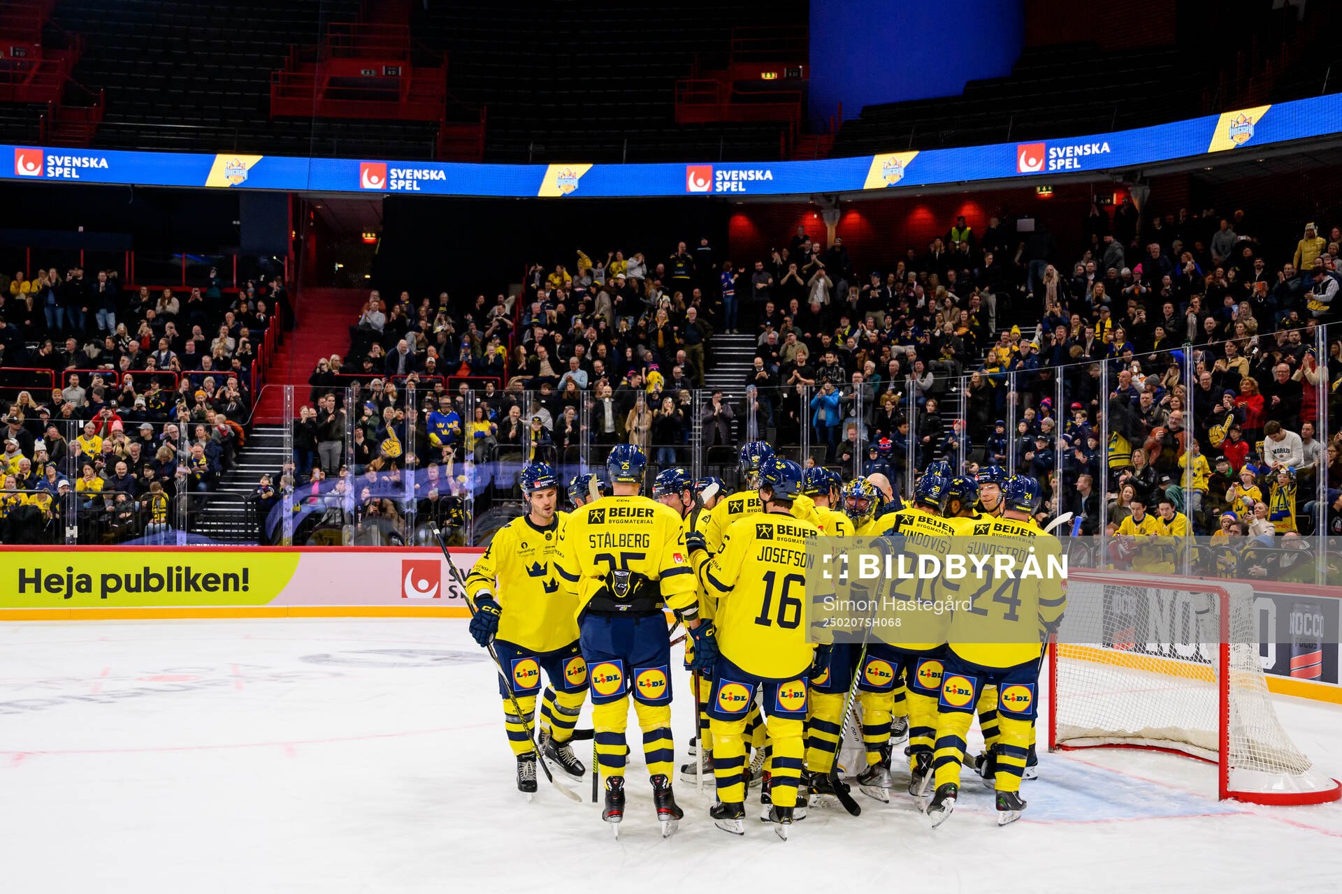 Players of Tre Kronor Legends celebrate