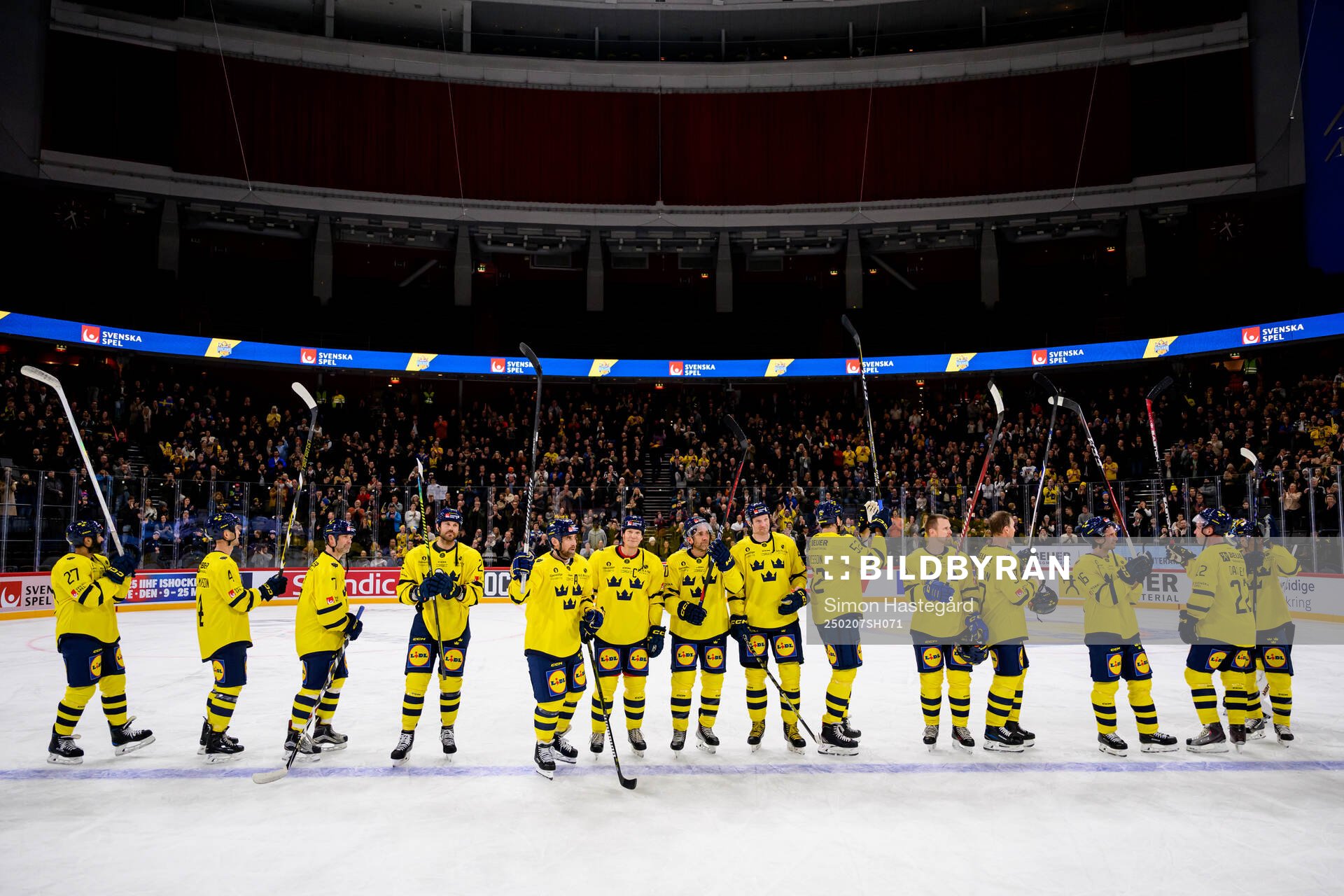 Players of Tre Kronor Legends celebrate