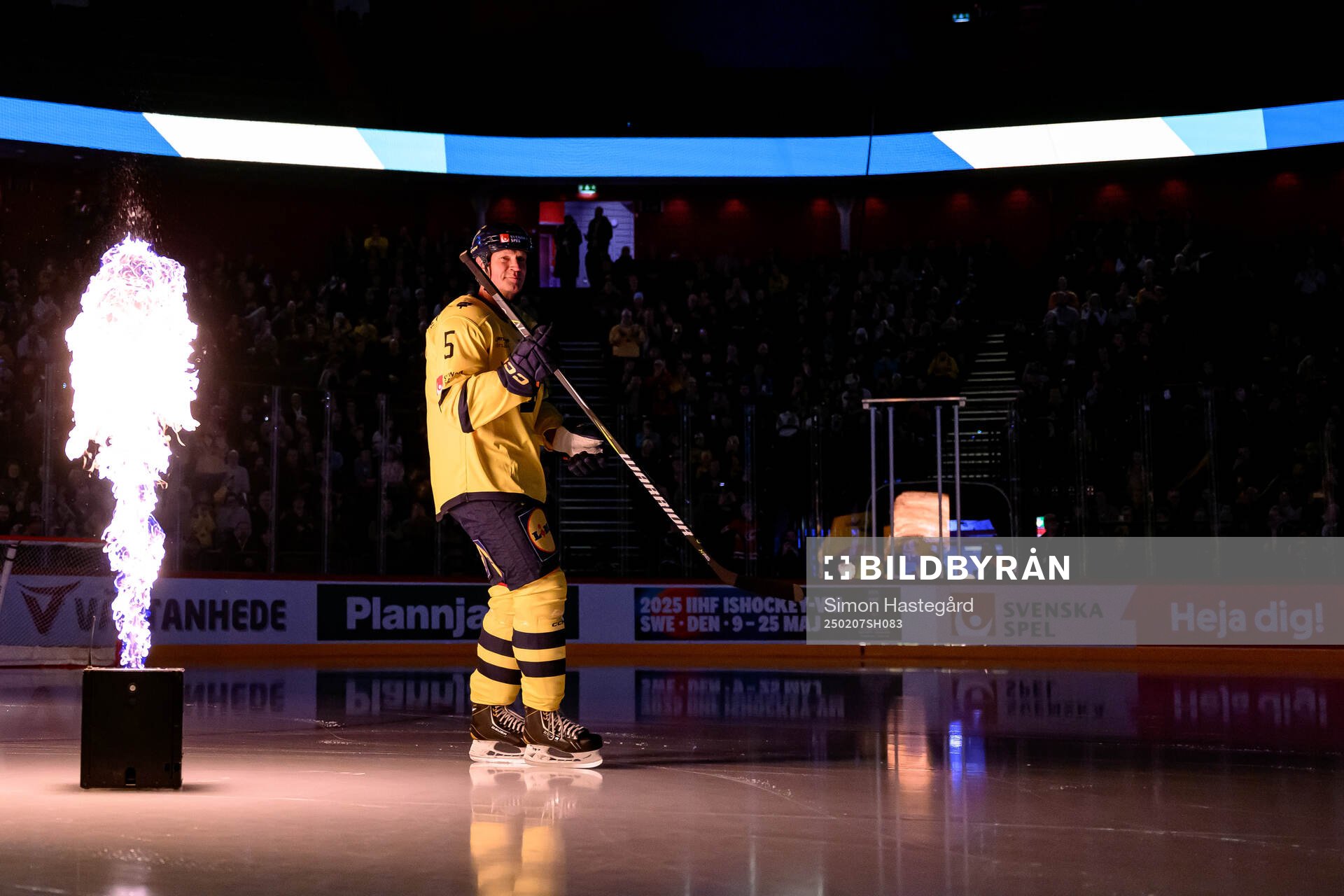 Mats Sundin of Tre Kronor Legends ahead a charity ice