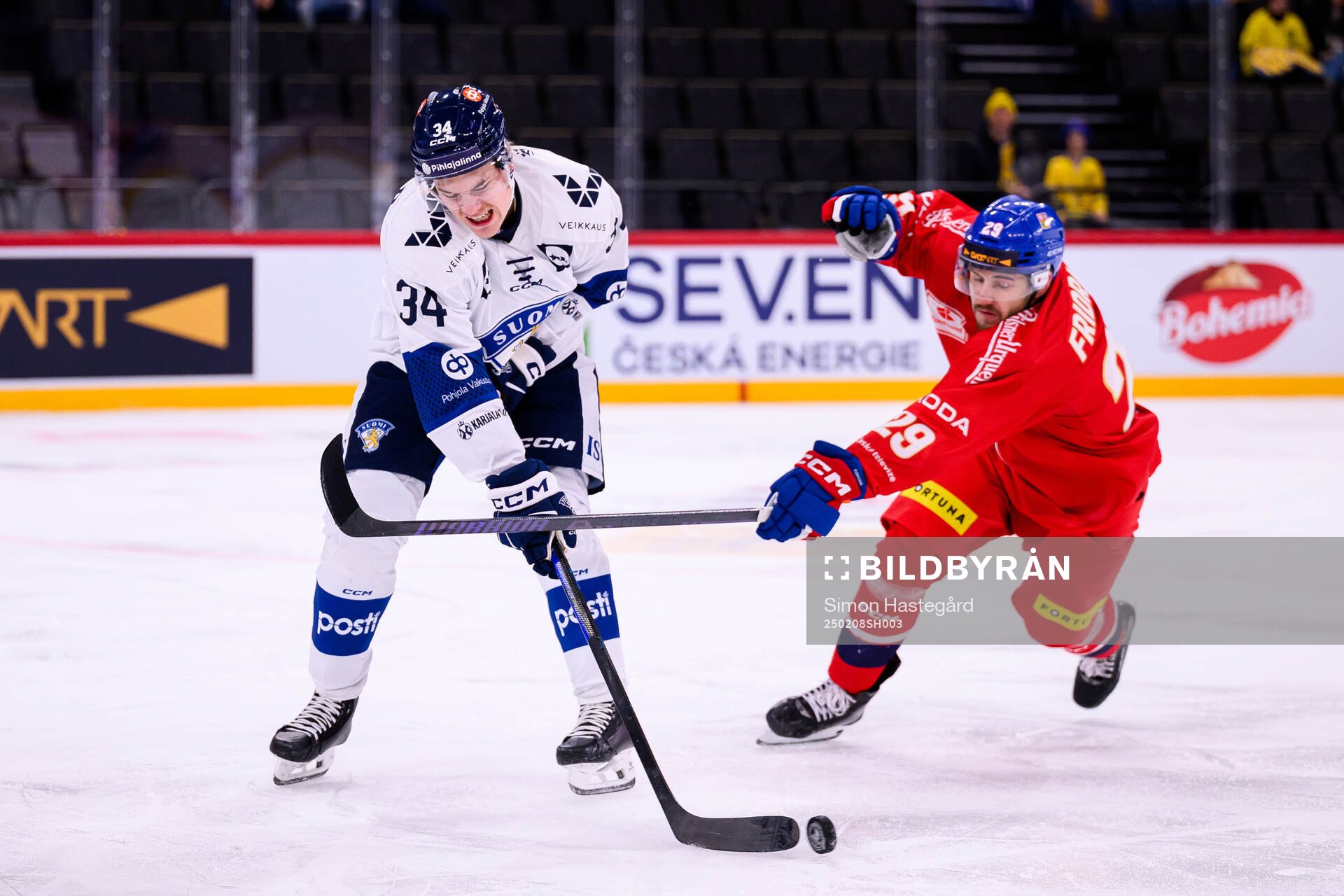 Nuutti Viitasalo of Finland and Petr Fridrich of Czech