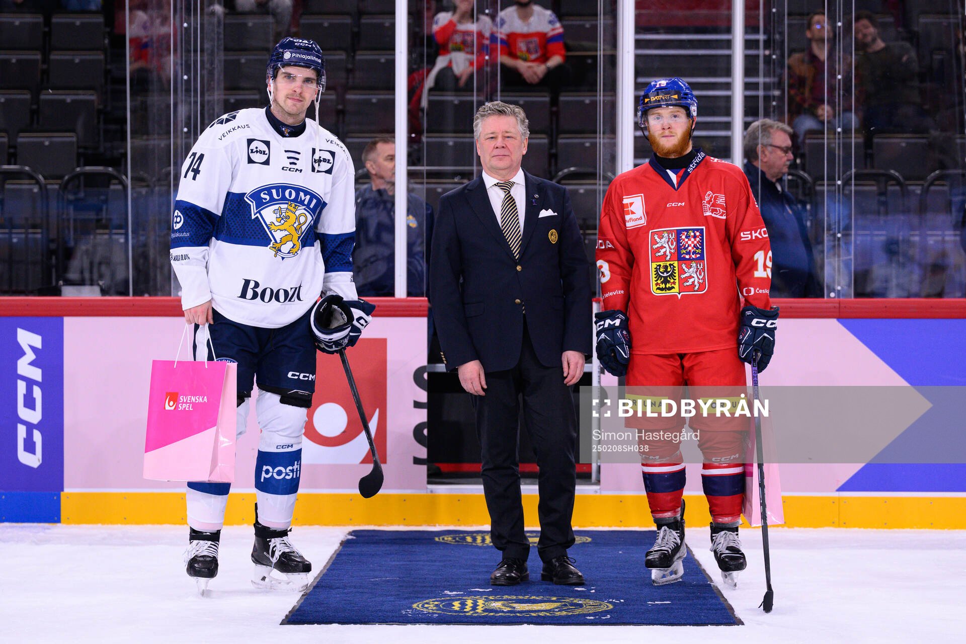 Julius Nättinen of Finland and Oscar Flynn of Czech