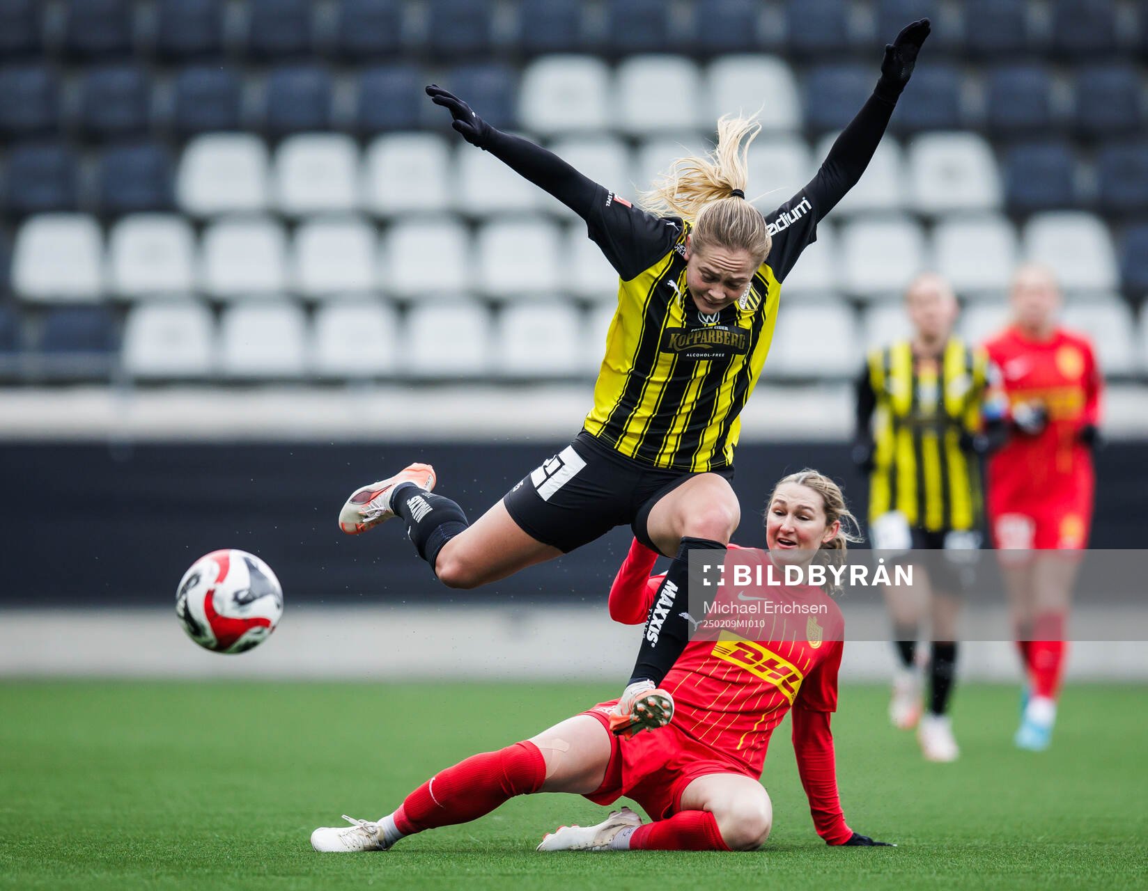 Häckens Alice Bergström och FC Nordsjällands Winonah