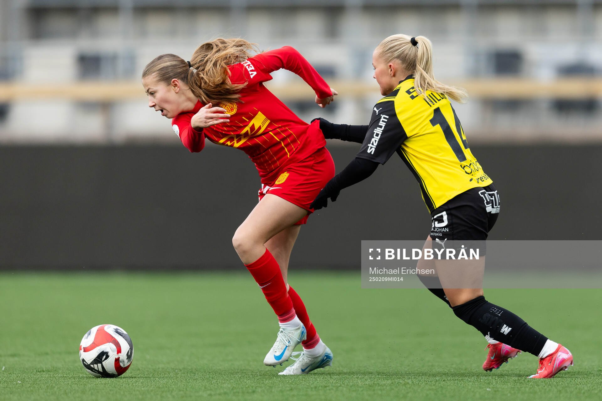 FC Nordsjällands Signe Antvorskov och Häckens Matilda