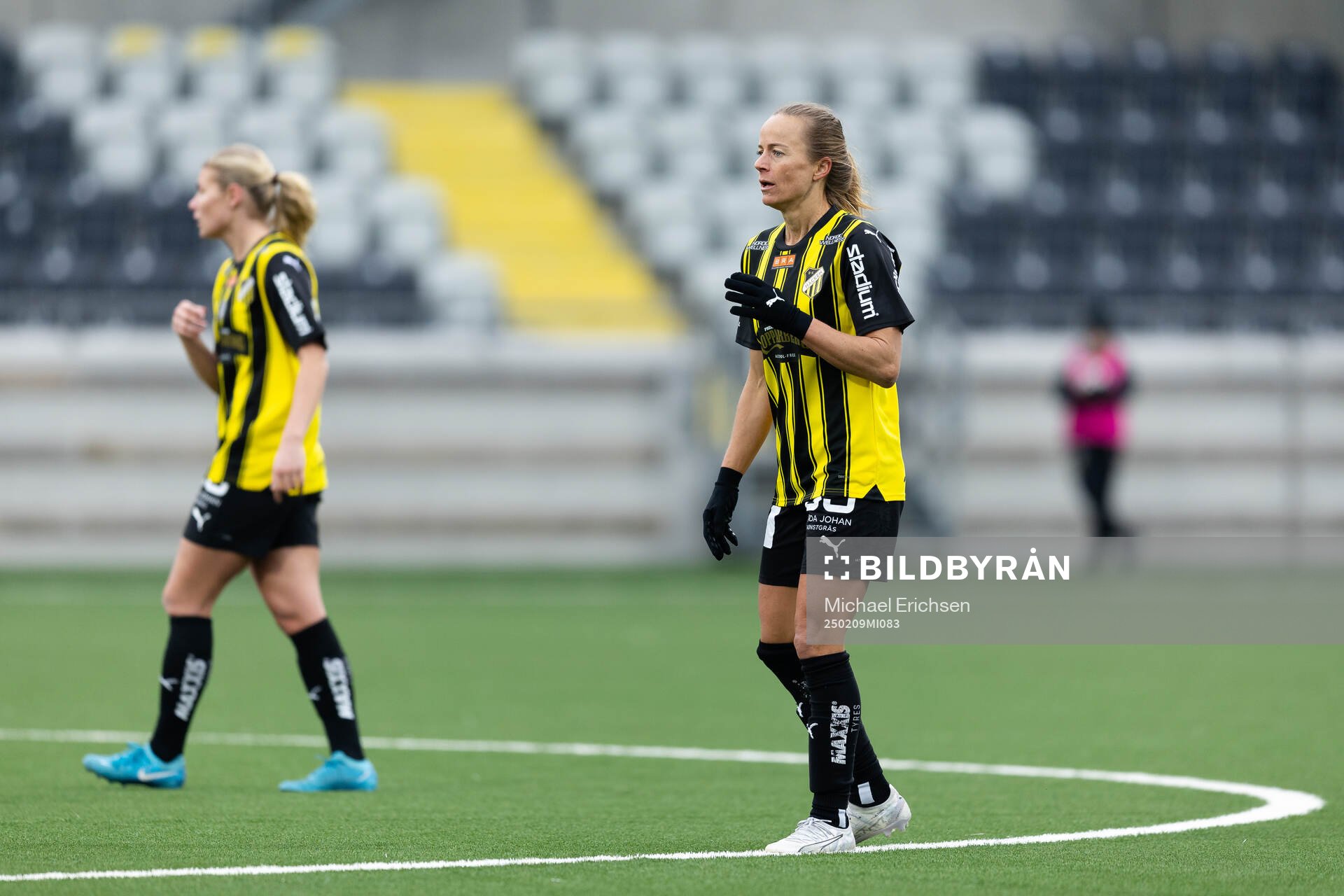 Häckens Emelie Byrnak och Aivi Luik