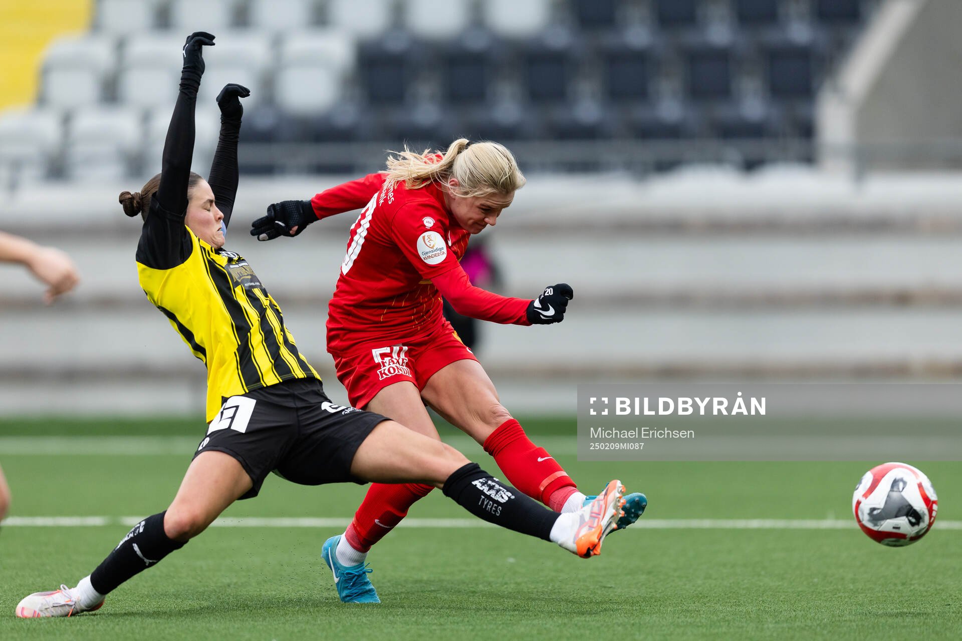Häckens Hanna Wijk och FC Nordsjällands Anna Walter