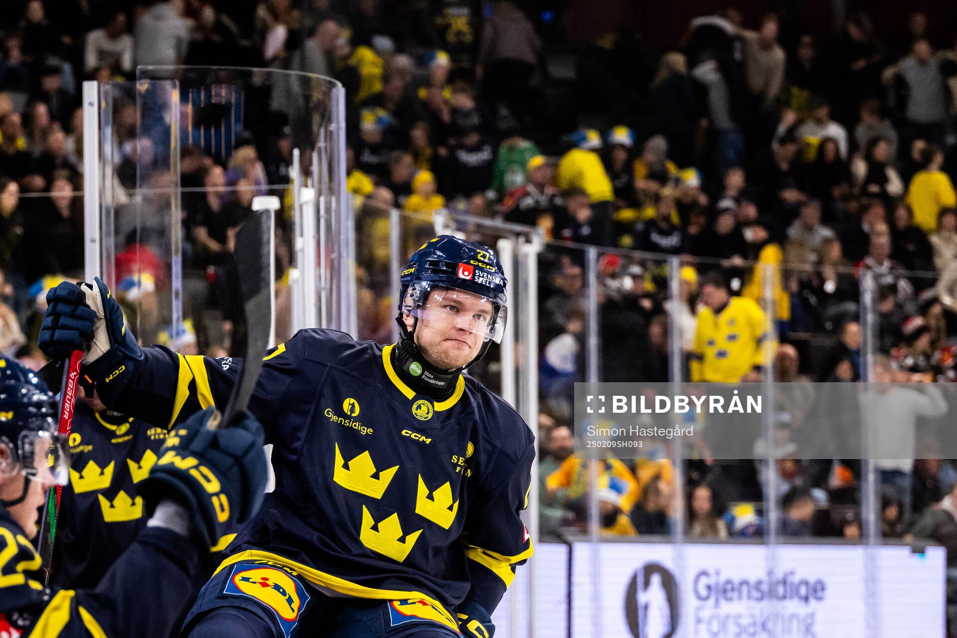 Mattias Norlinder of Sweden looks dejected