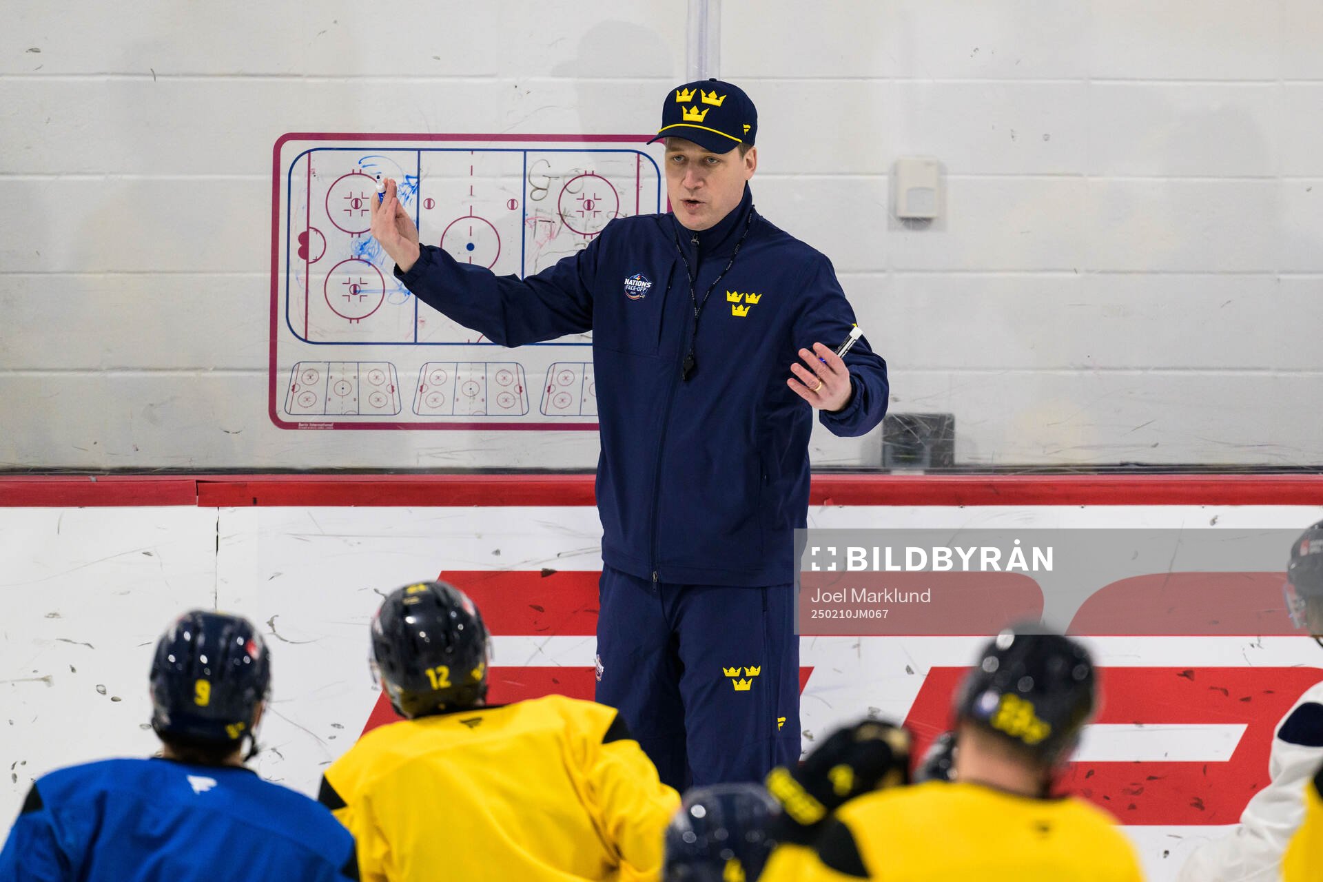 Head coach Sam Hallam of Sweden at a practice session