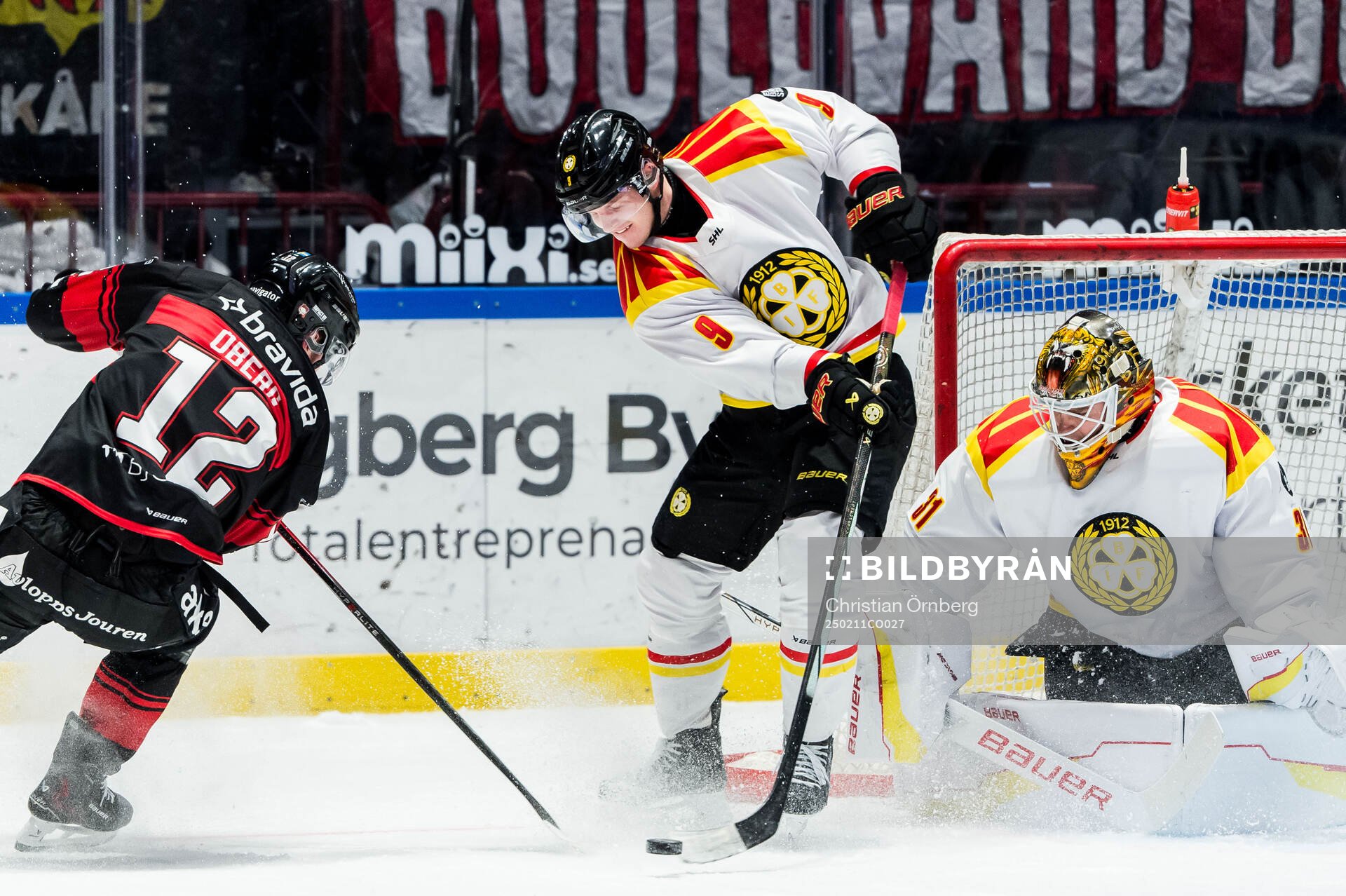 Malmö Redhawks Linus Öberg och Brynäs Victor