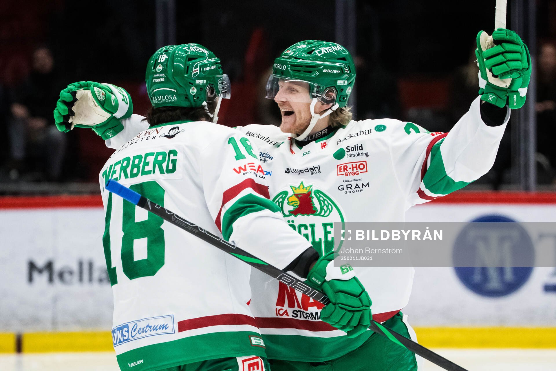 Rögles Joachim Blichfeld jublar med Dennis Everberg