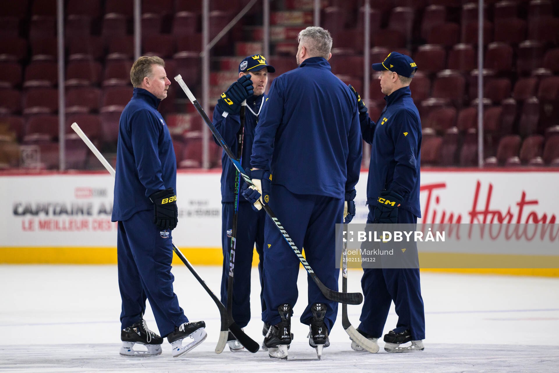 Assistant coach Daniel Alfredsson, assistant coach Stefan