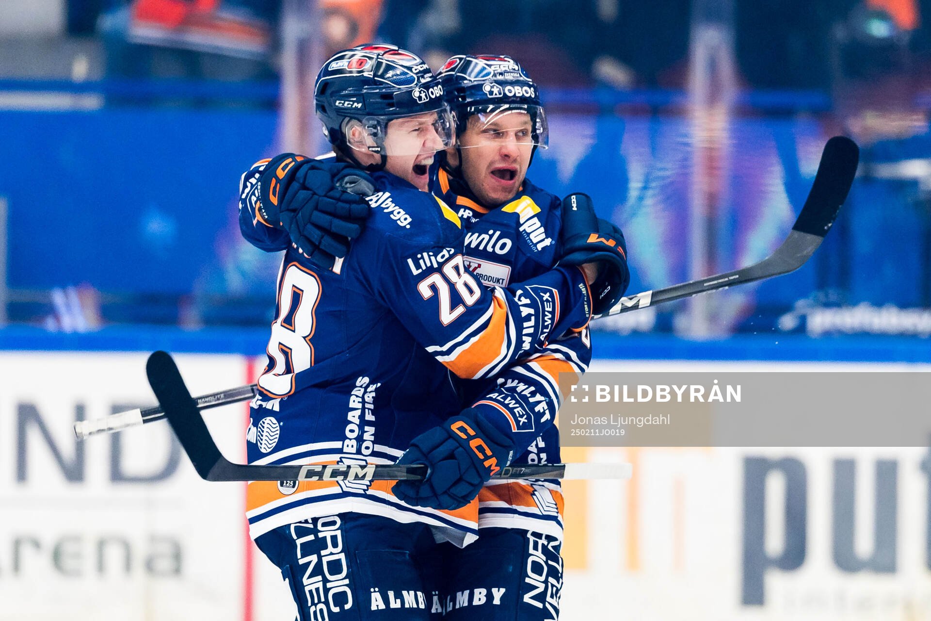 Växjös Hugo Gustafsson och Sebastian Strandberg jublar