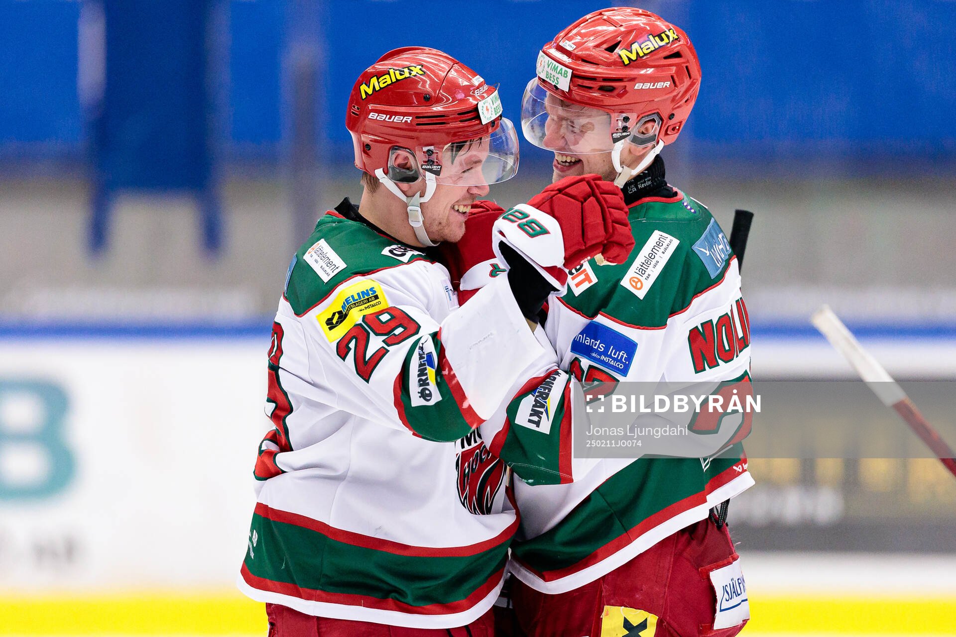 Modos Mikkel Aagaard och Mattias Norlinder jublar