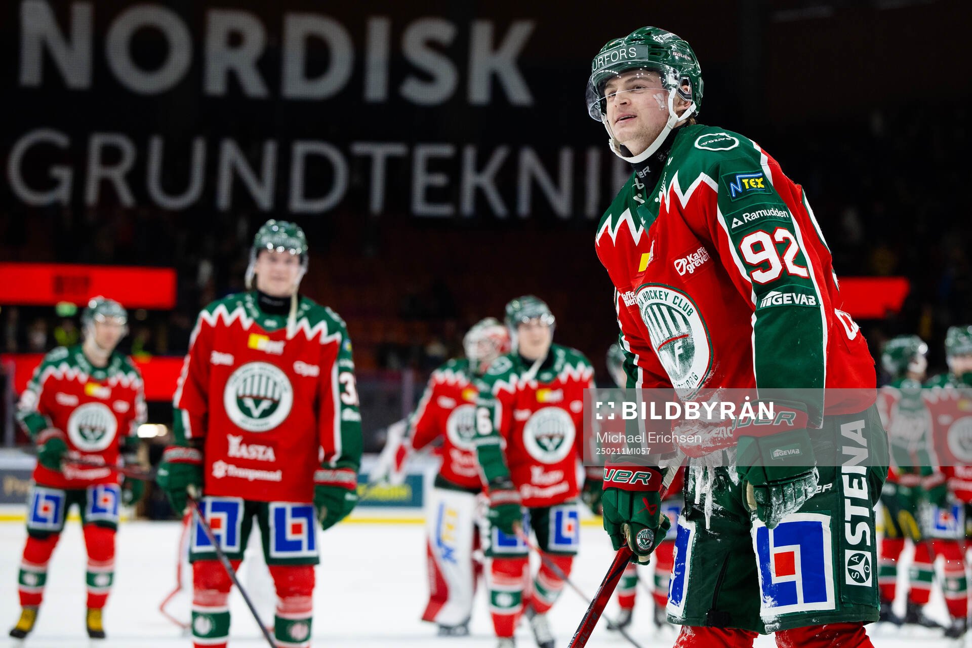 Frölundas Filip Cederqvist jublar framför klacken
