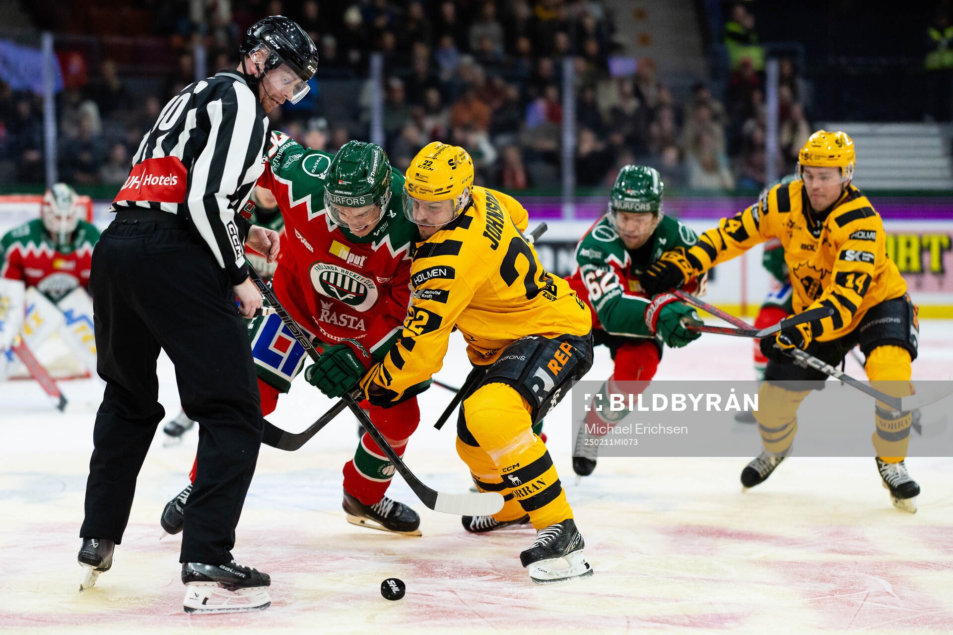 Frölundas David Edstrom tekar mot Skellefteås Jonathan