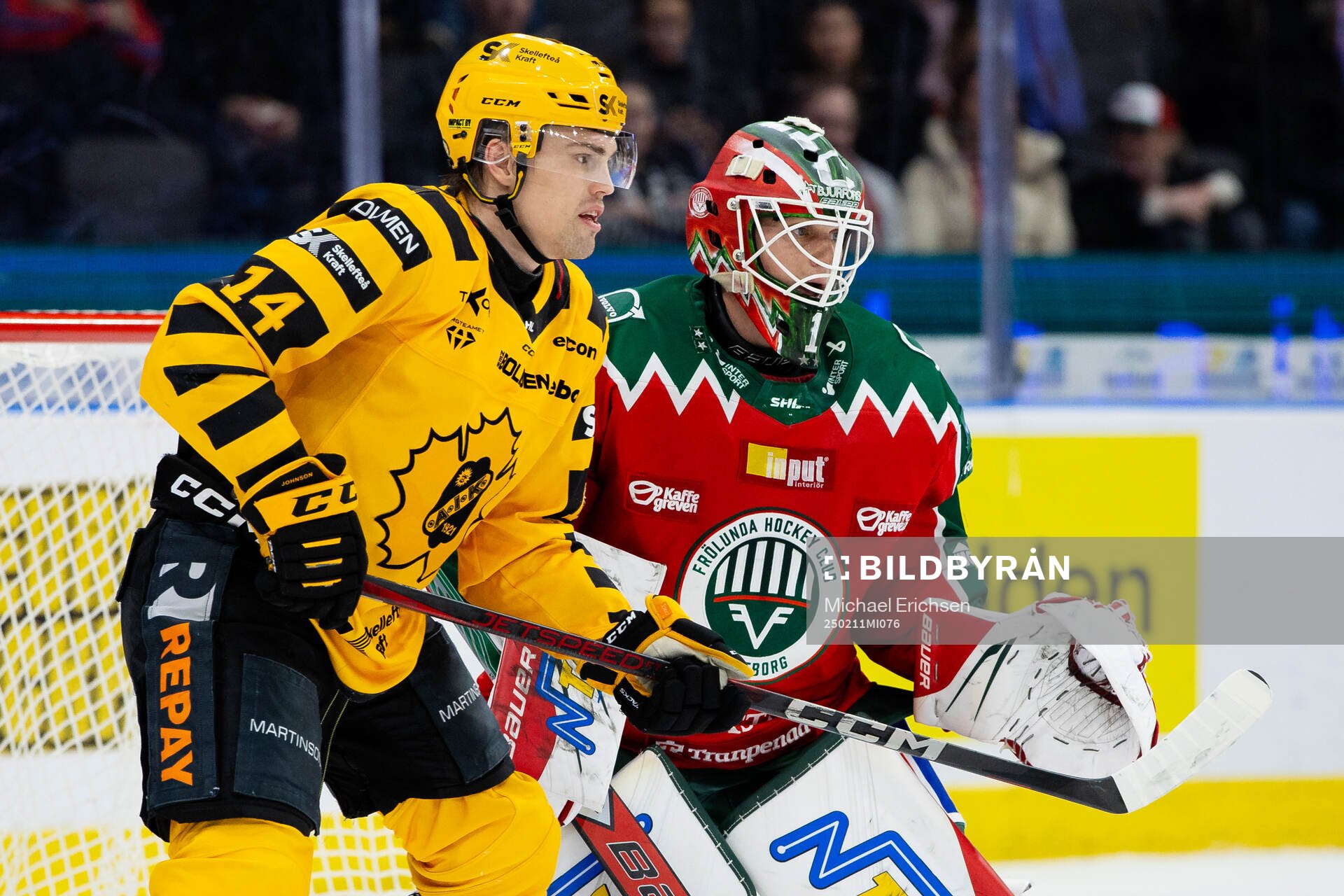 Skellefteås Andreas Johnson och Frölundas målvakt Lars