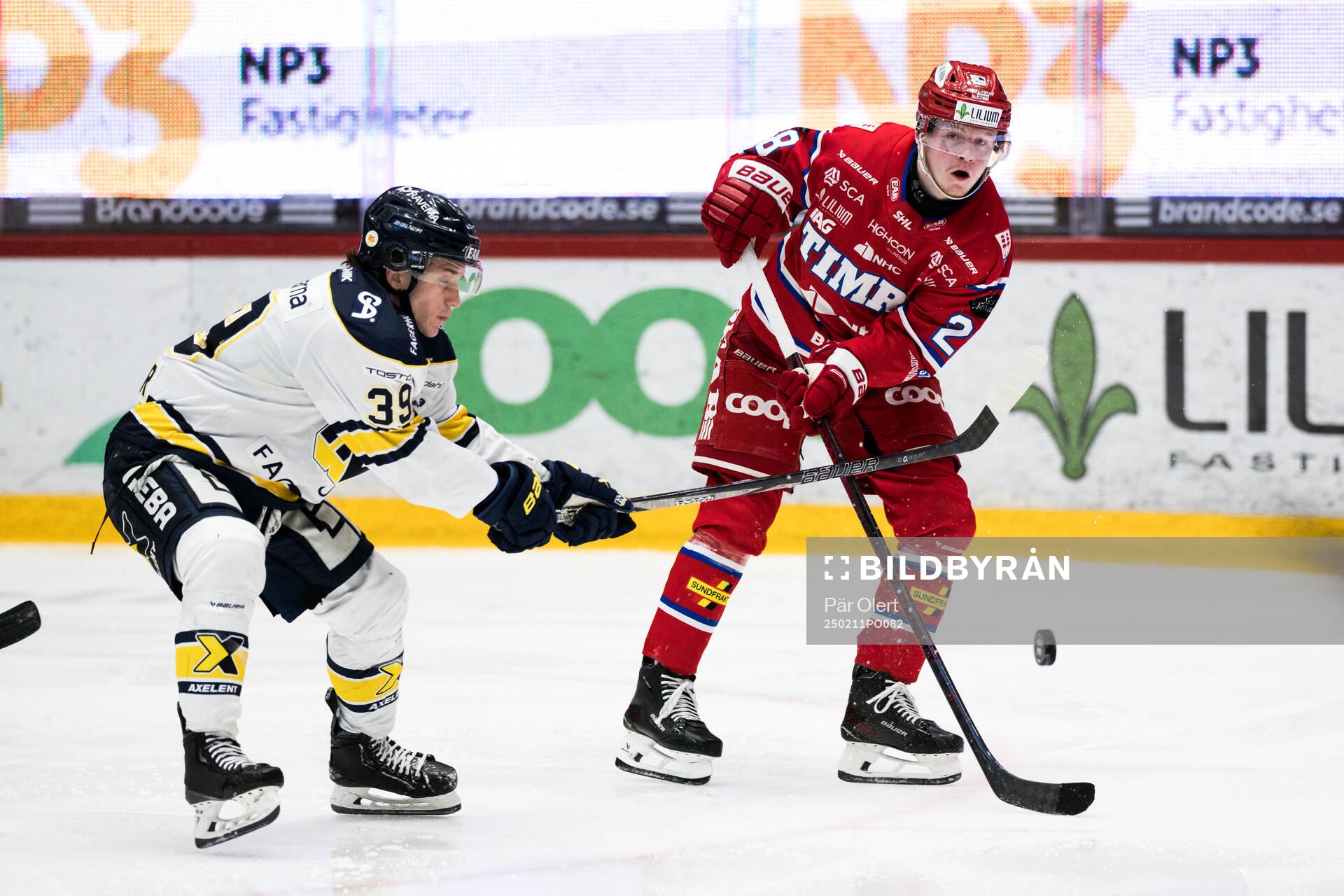 Timrås Simon Forsmark och HV71s Jamiro Reber