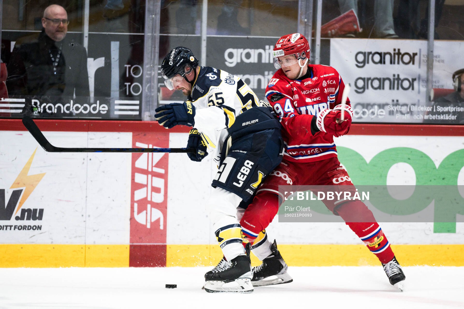 Timrås Sebastian Hartmann och HV71s Mikael Seppälä
