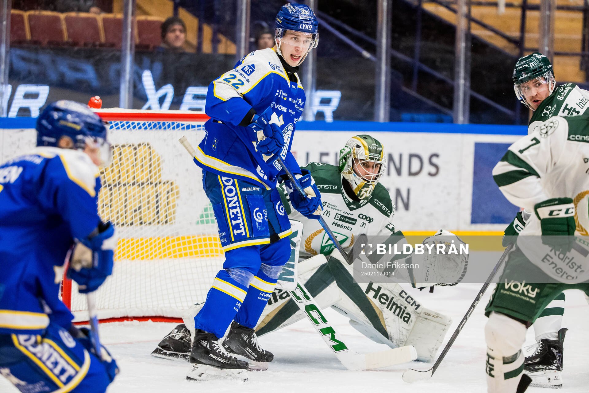 Leksands Lukas Vejdemo och Färjestads målvakt Damian Clara