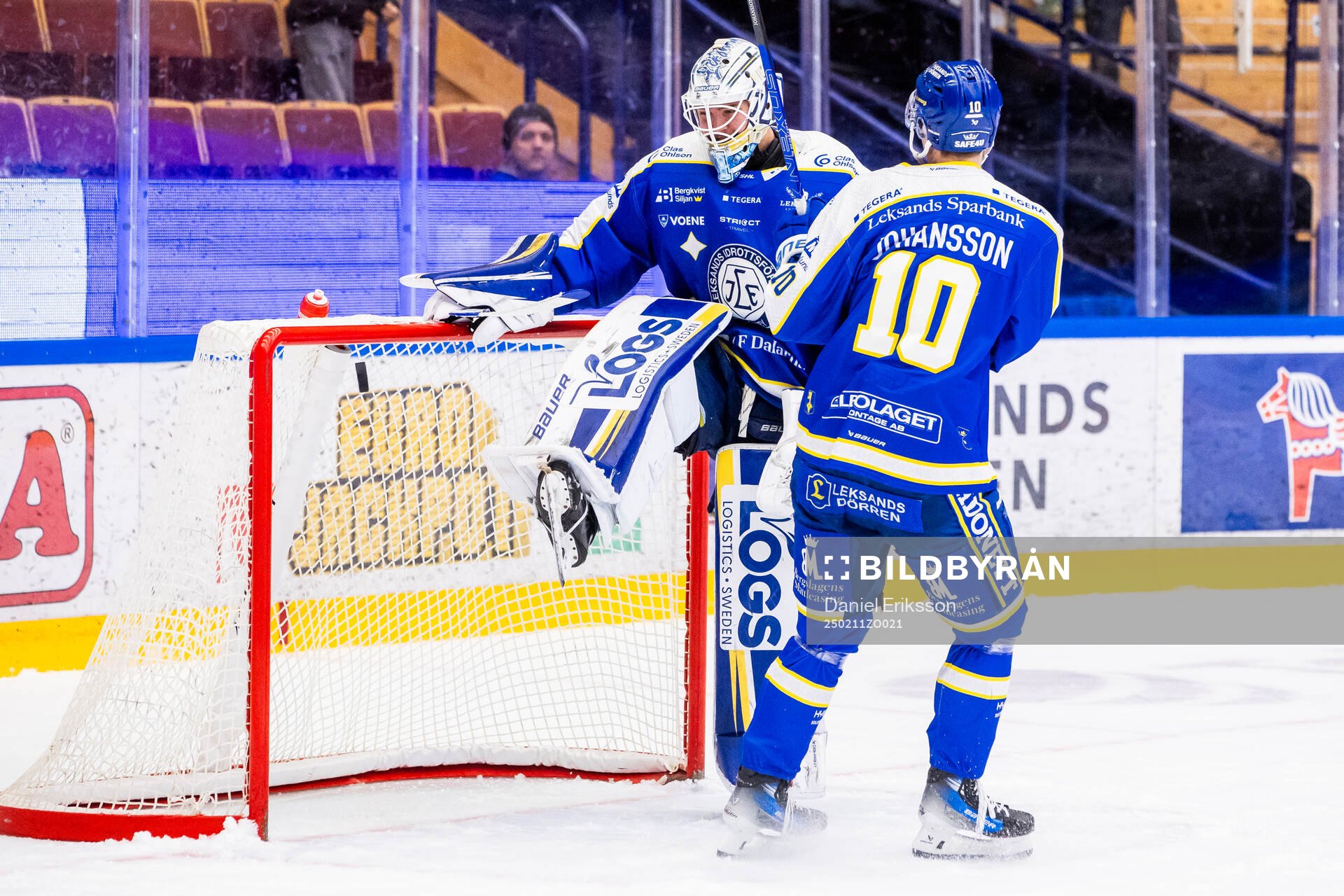 Leksands målvakt Marcus Gidlöf och Anton Johansson jubel