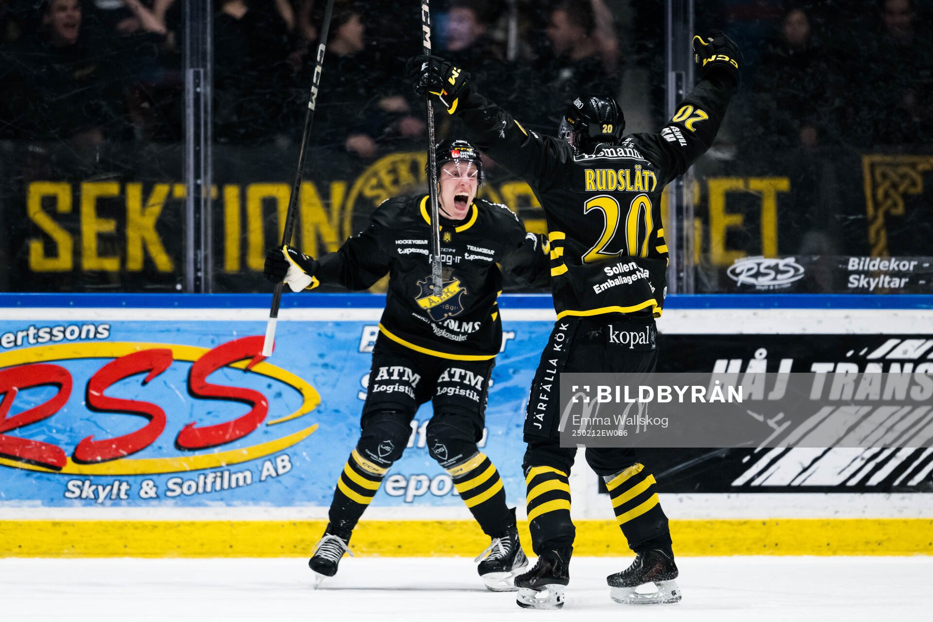 AIKs Oliver Tärnström och Rasmus Rudslätt jublar