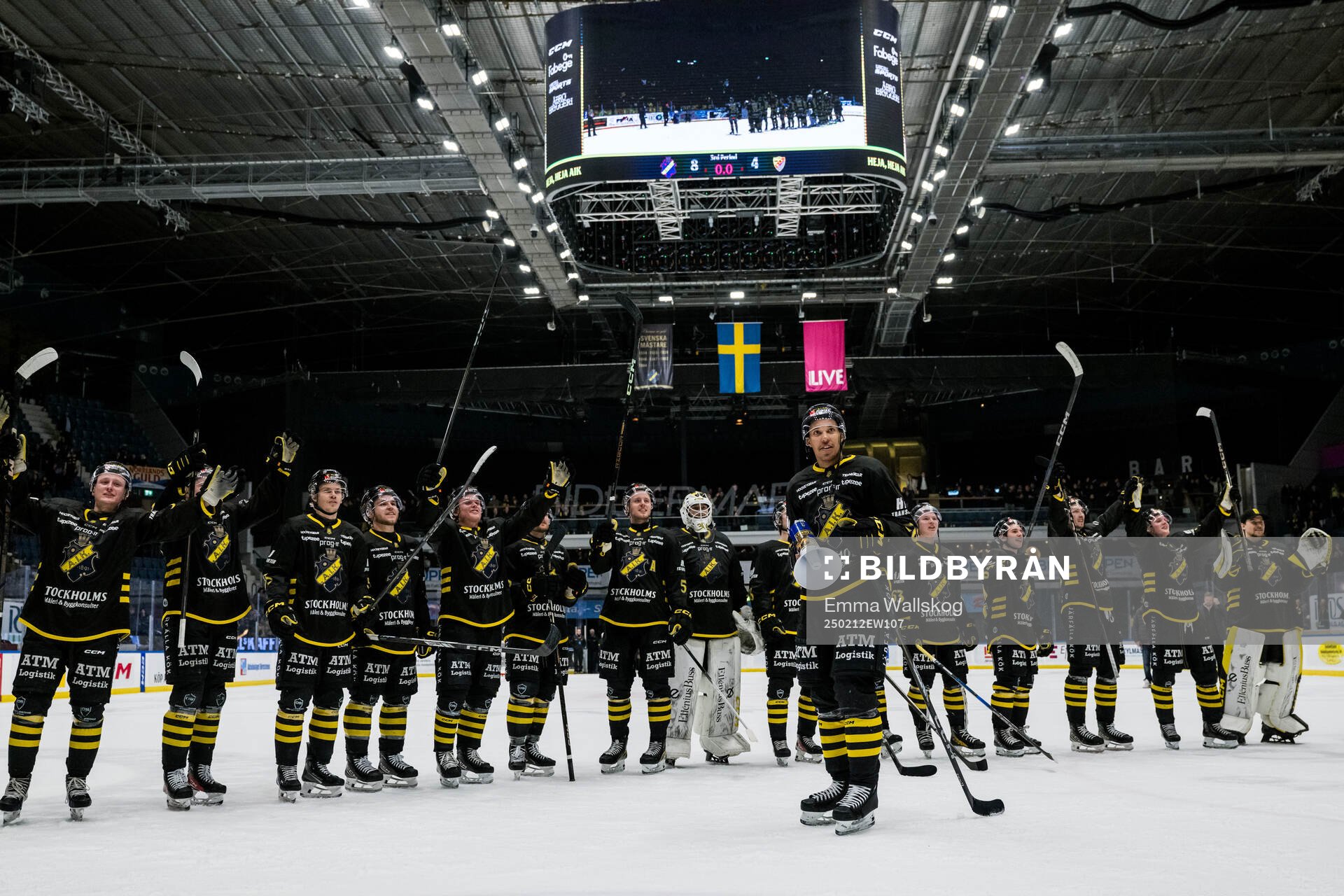 AIKs Oscar Nord jublar med lagkamrater