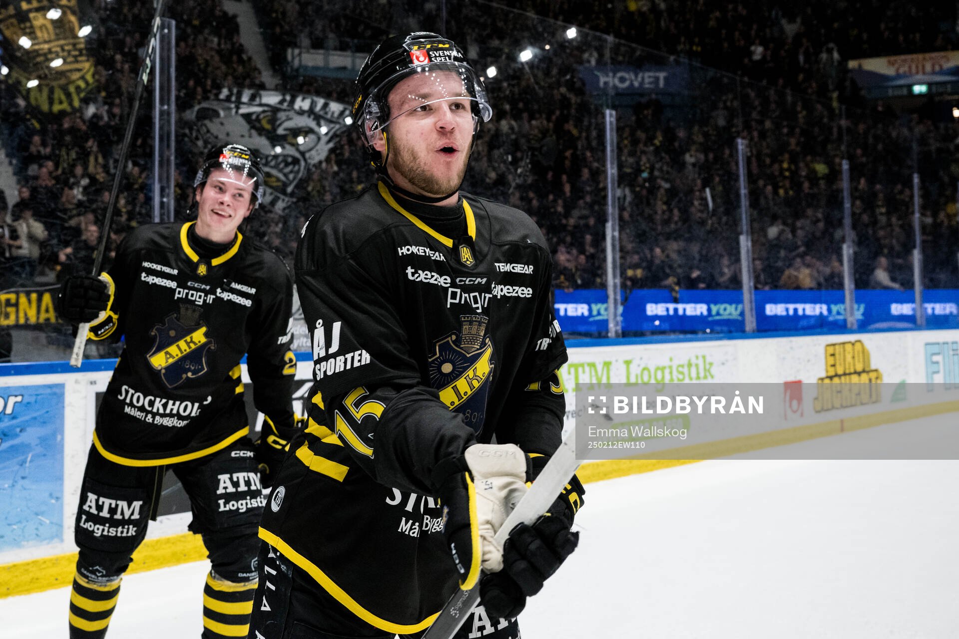 AIKs Jordan Bellerive jublar