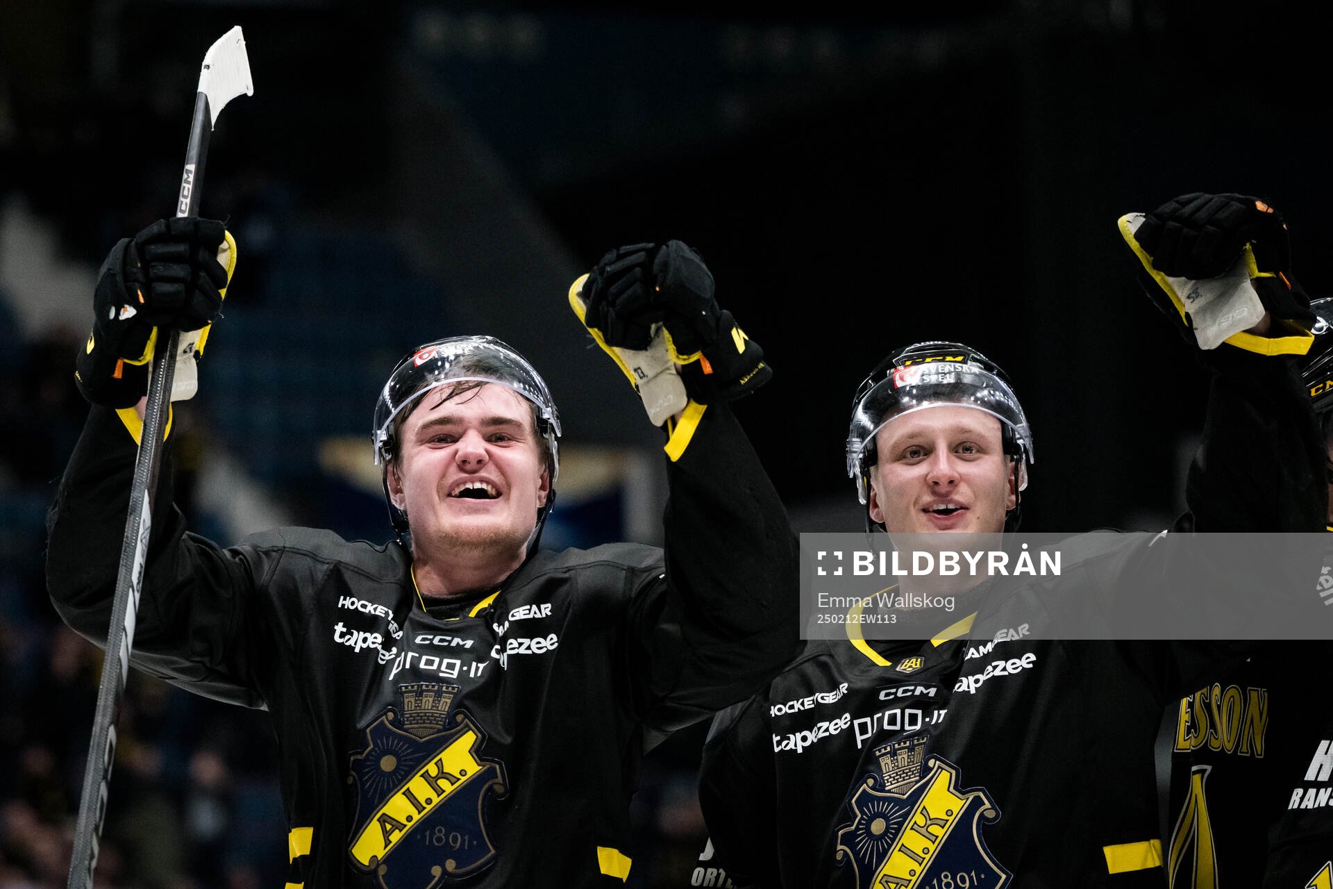 AIKs Christoffer Björk och Oskar Magnusson jublar