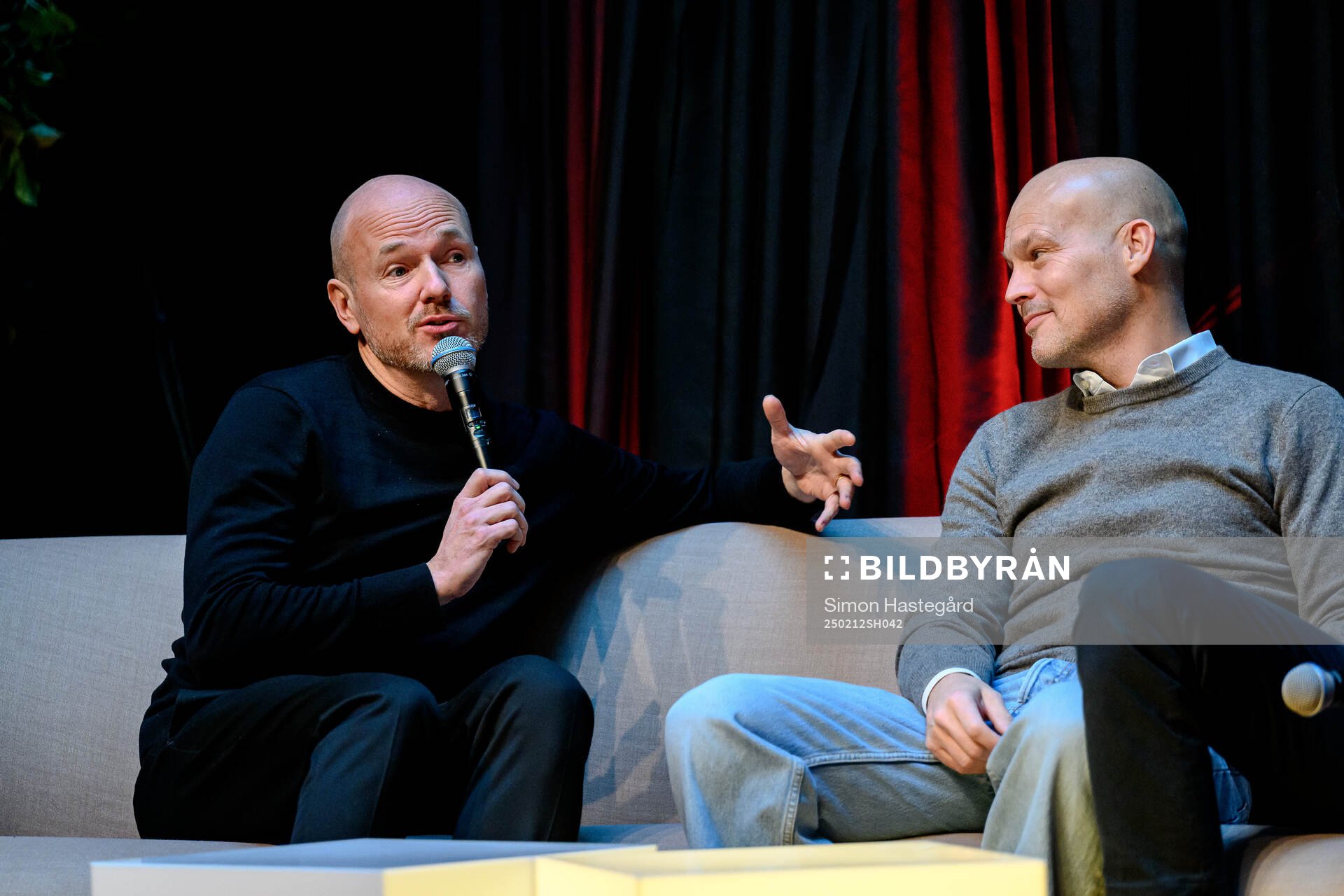 Erik Westberg, Sportchef Viaplay, och Fredrik Ljungberg, Expert Fotboll, under en pressträff den 12 februari 2025 i Stockholm. 