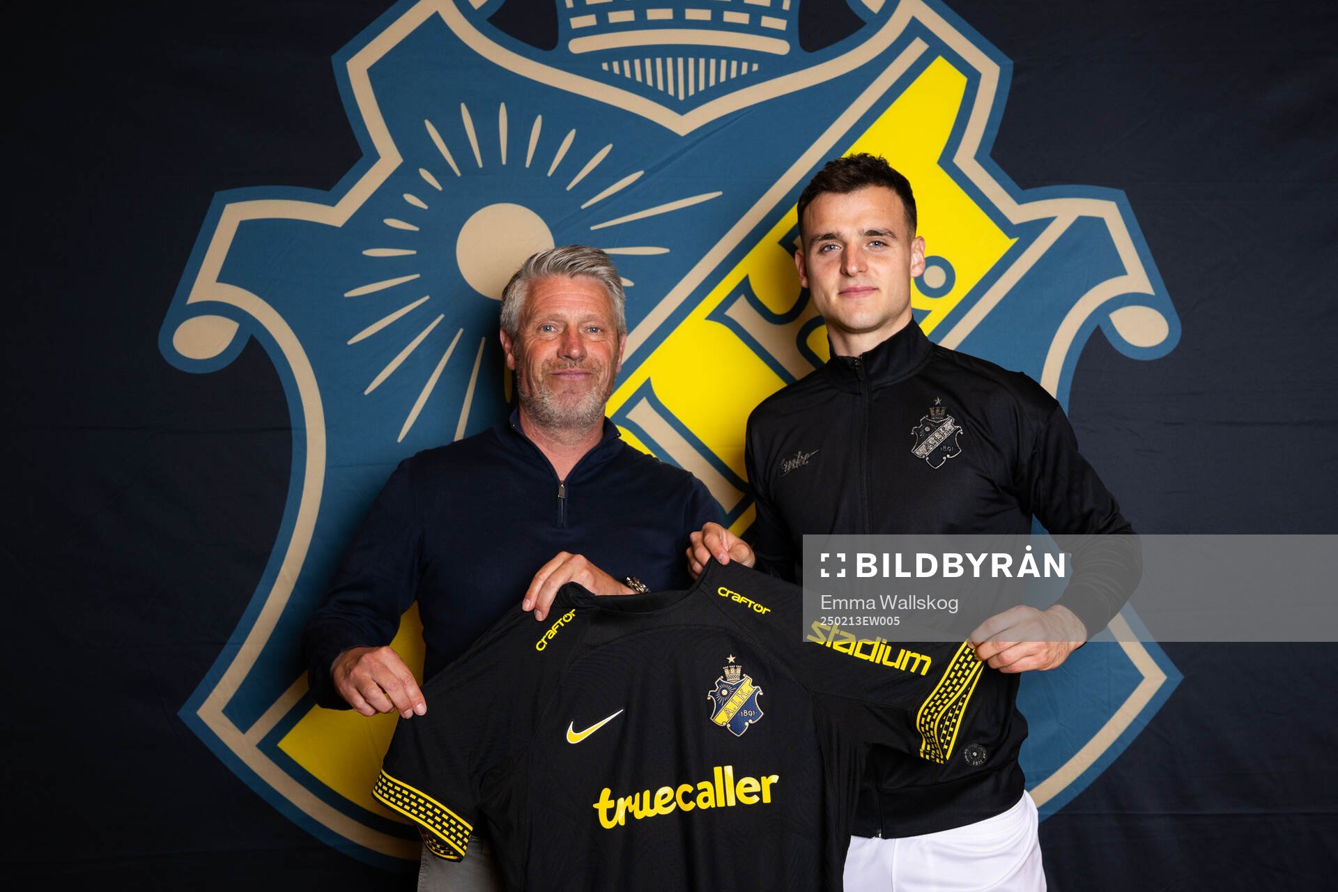 AIKs sportchef Thomas Berntsen och Áron Csongvai