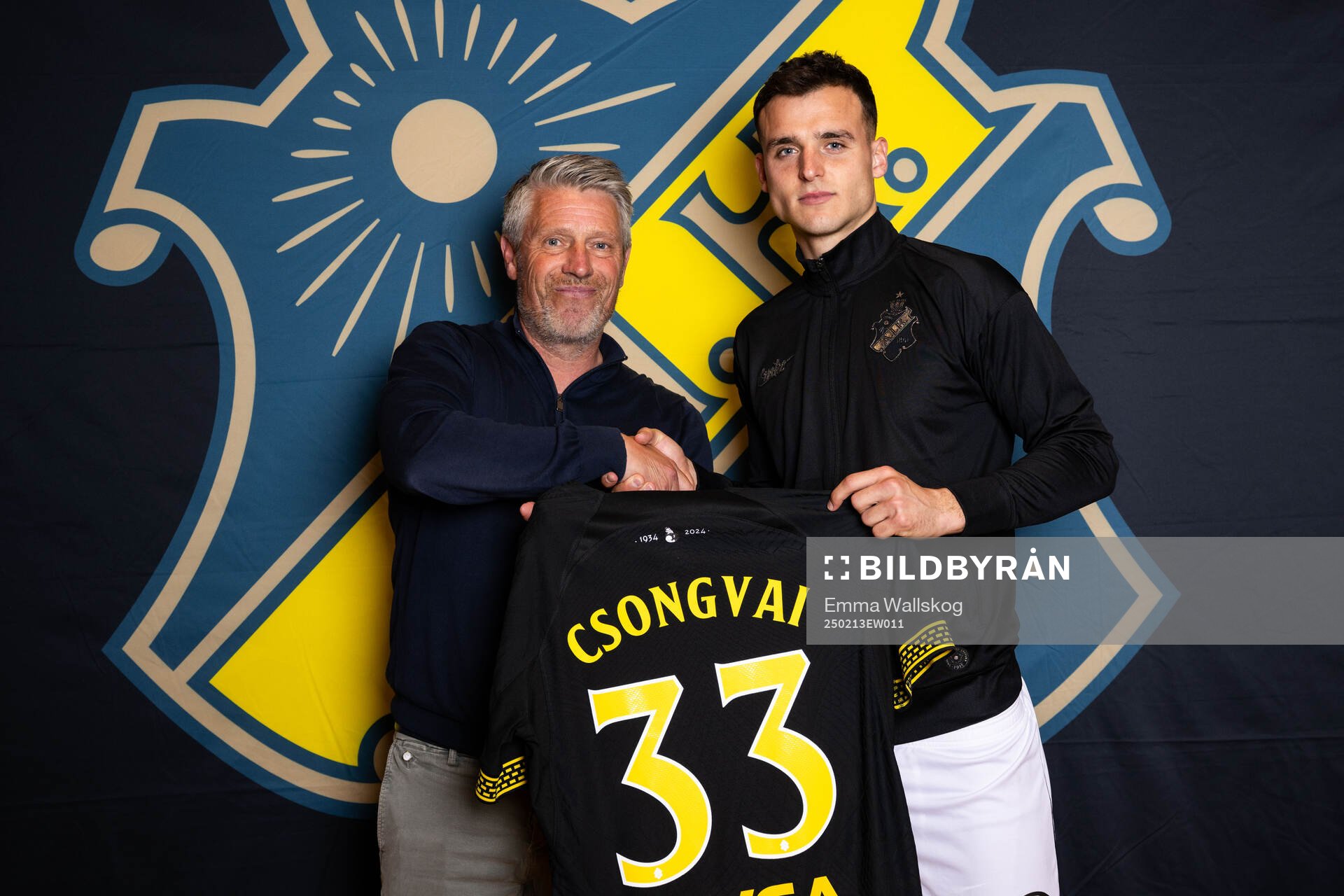 AIKs sportchef Thomas Berntsen och Áron Csongvai