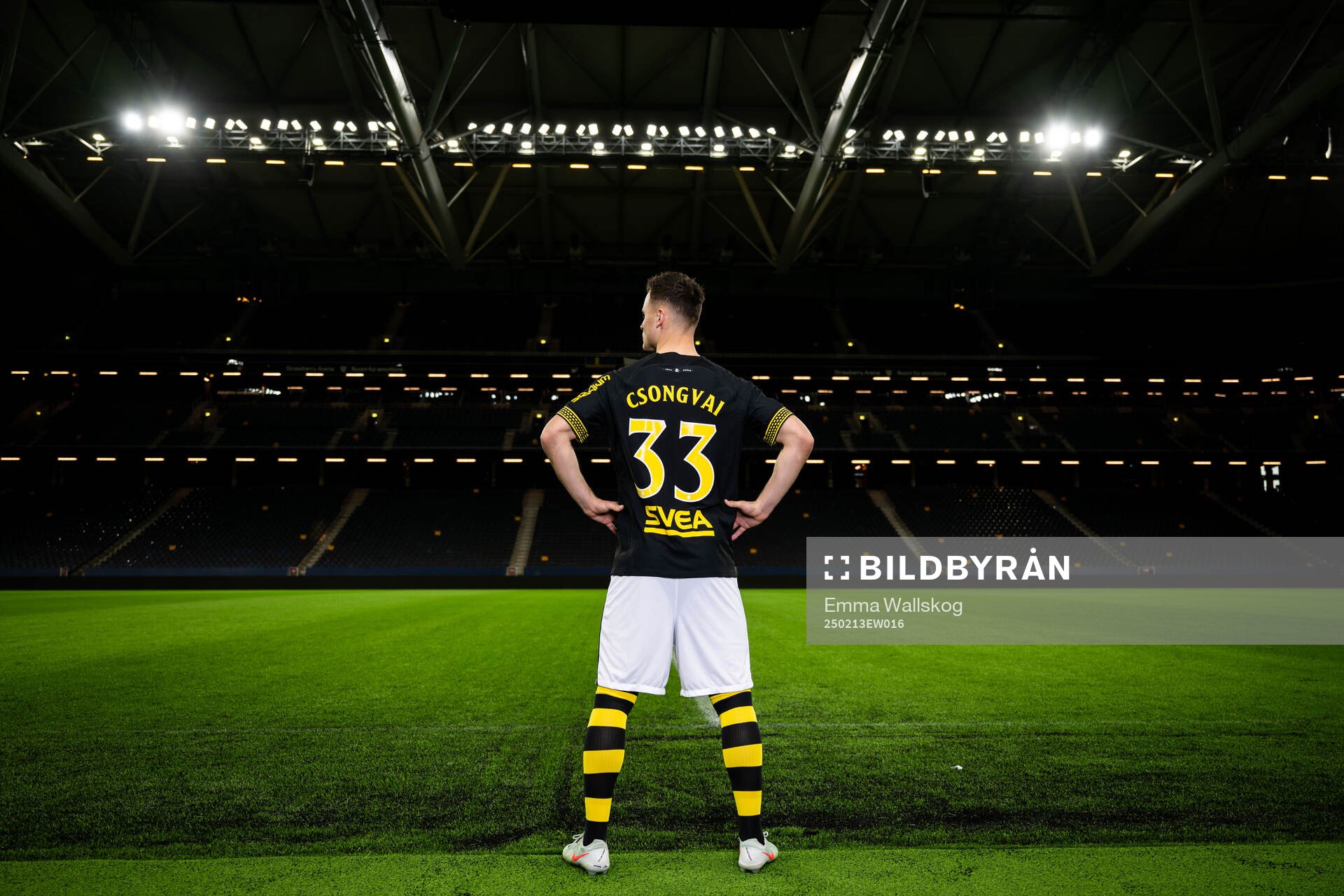 Áron Csongvai poserar för porträtt i samband med att han presenteras som nyförvärv av AIK den 13 februari 2025 i Stockholm. 