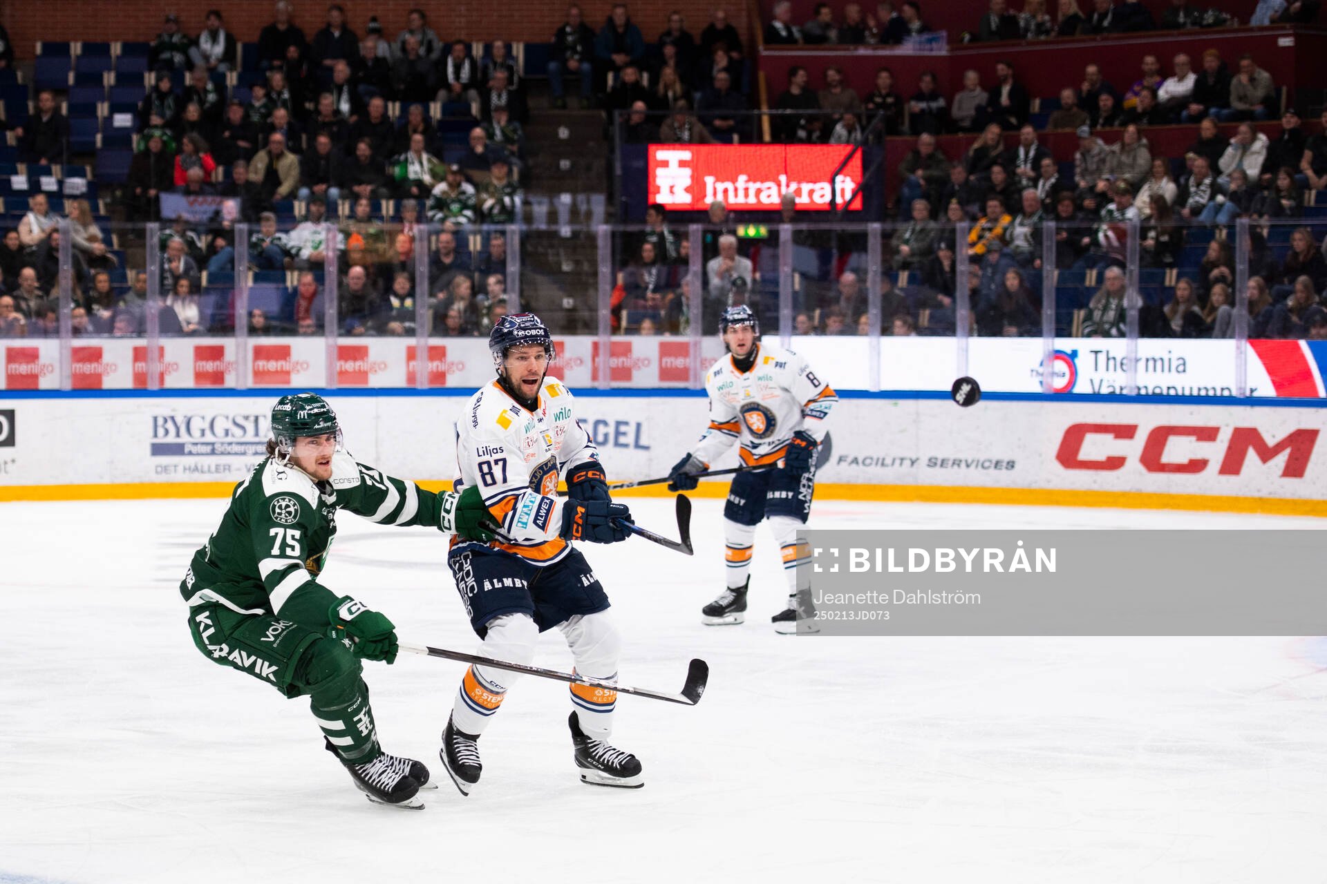 Färjestads Jeremy Salvas Groleau och Växjös Robert Rosén