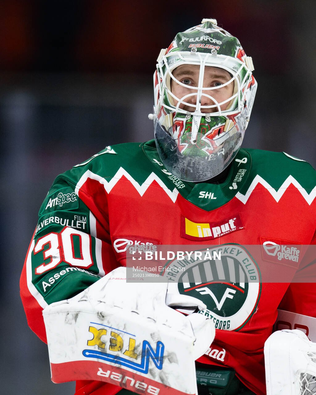 Frölundas målvakt Tobias Normann jublar
