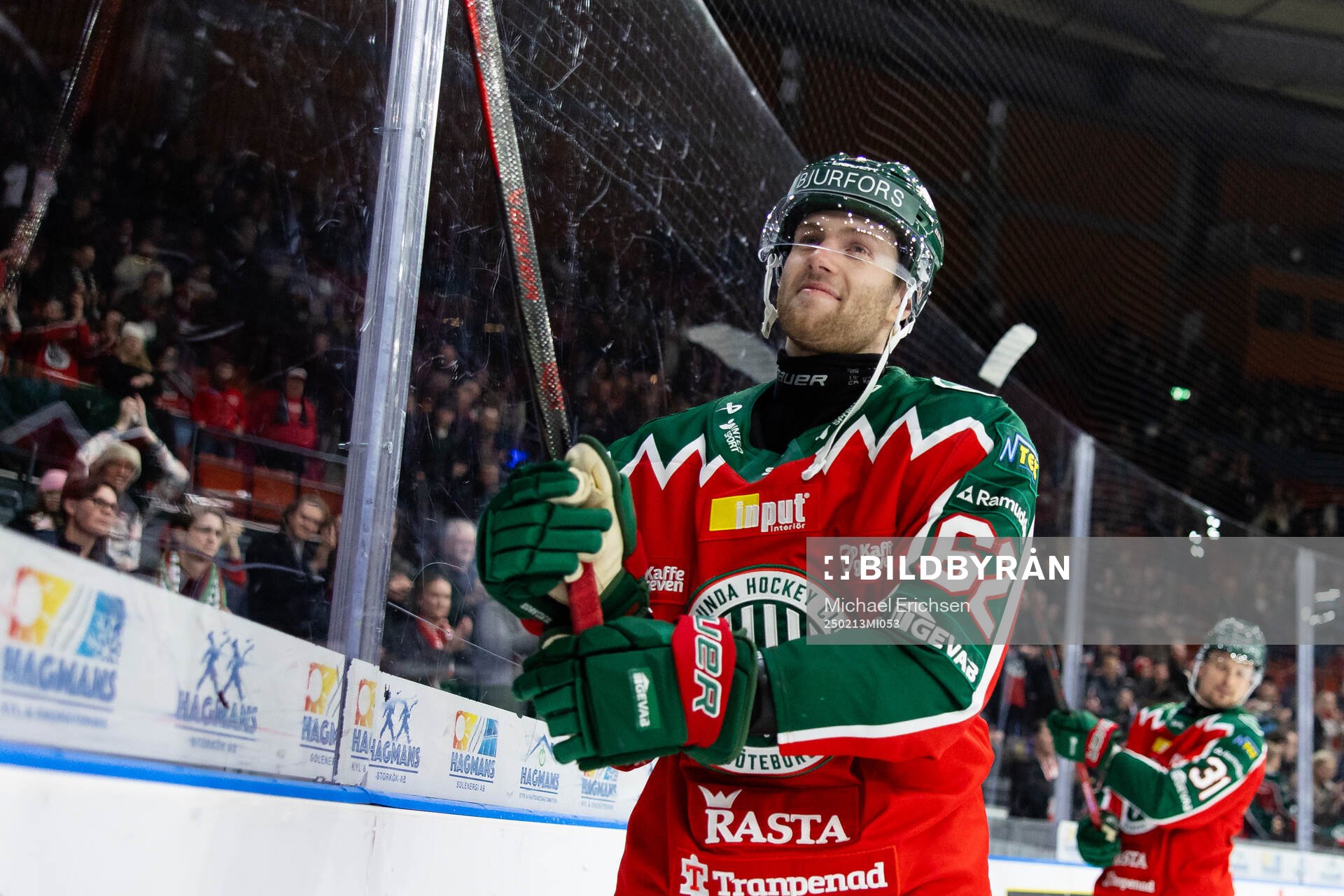 Frölundas Wiktor Nilsson tackar publiken
