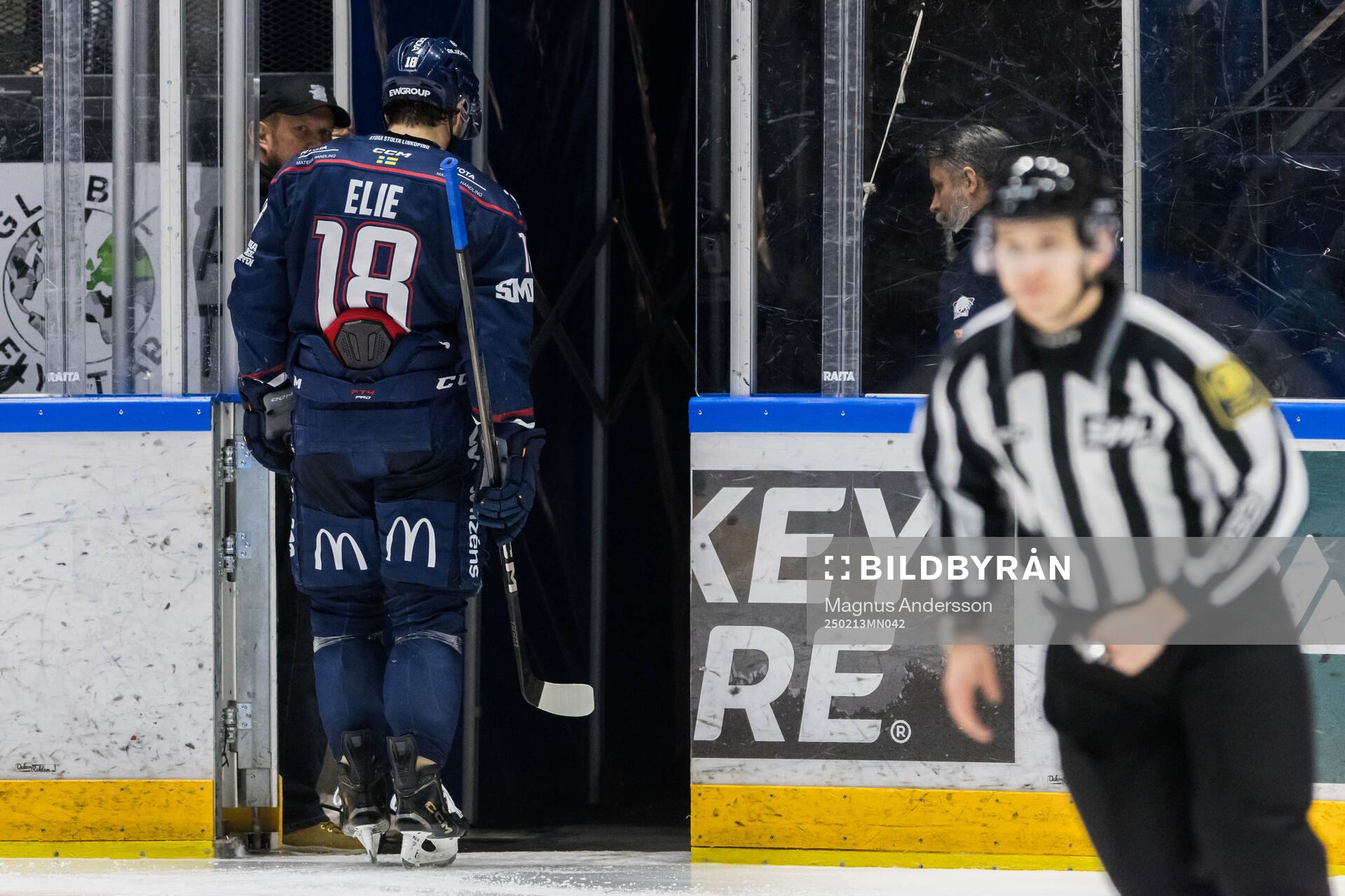 Linköpings Remi Elie lämnar isen