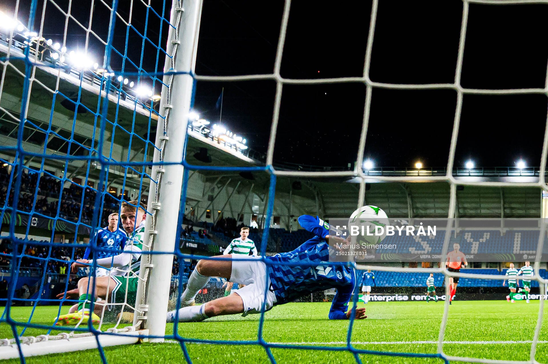 Michael Noonan of Shamrock Rovers scores the 0-1 goal