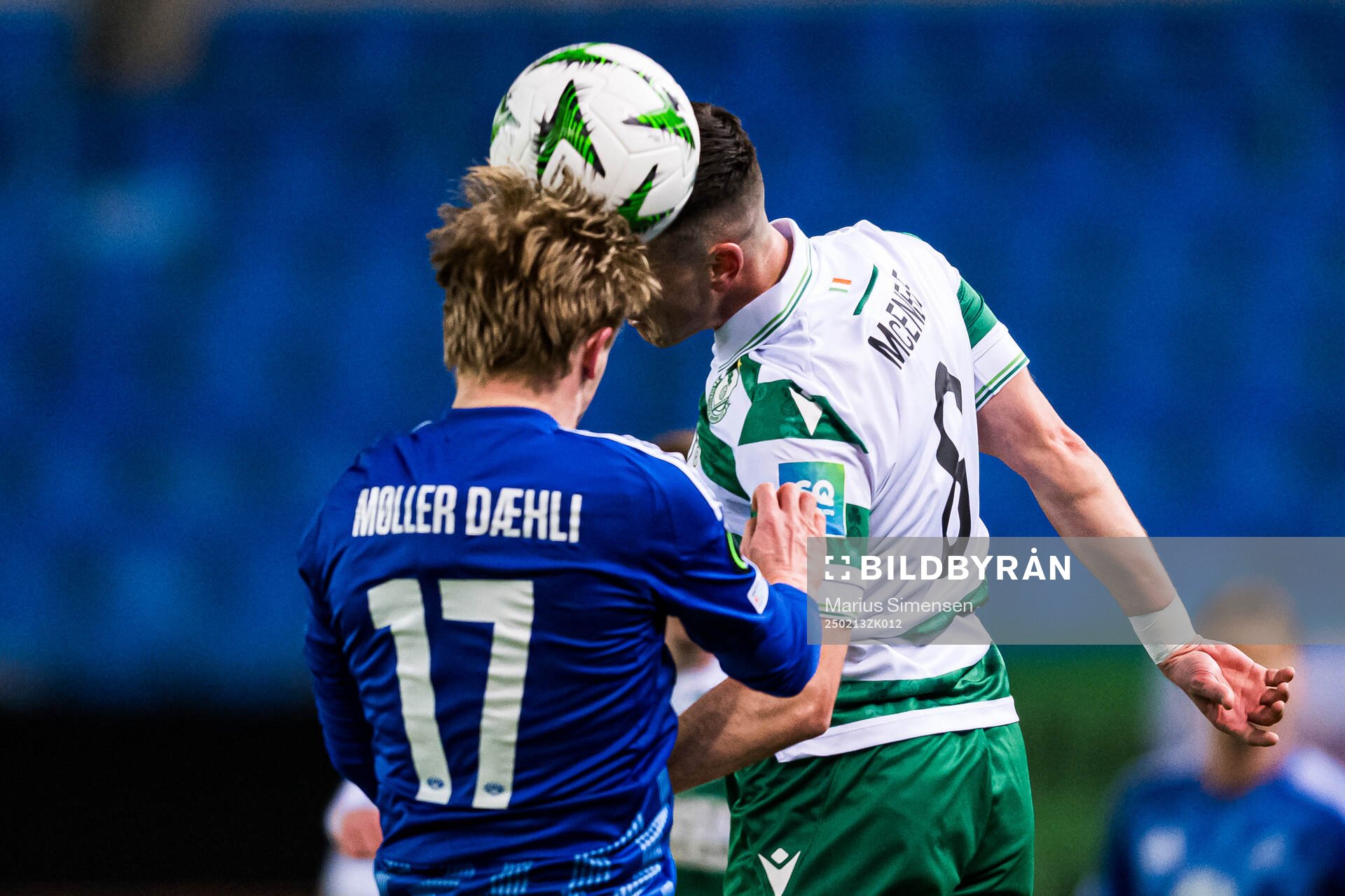 Mats Møller Dæhli of Molde and Aaron McEneff of Shamrock
